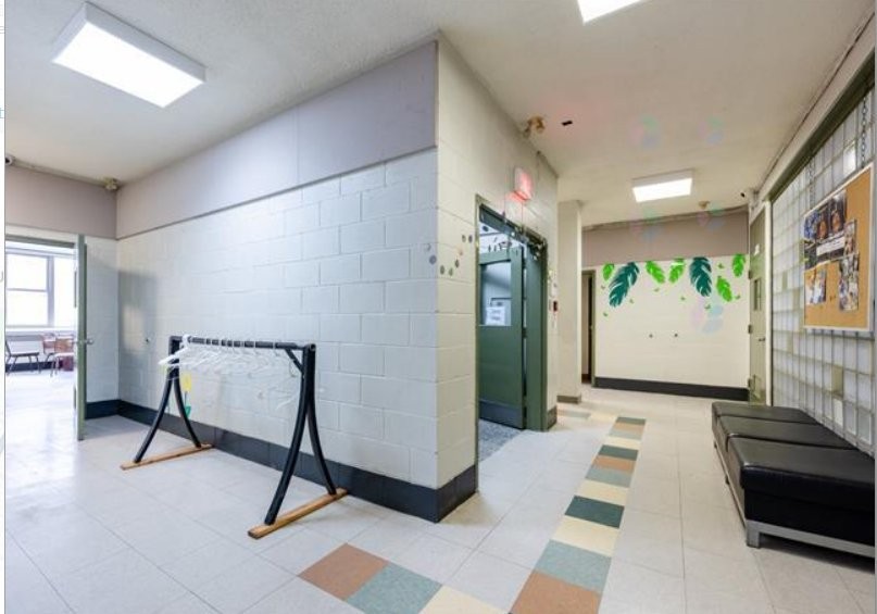 









690


Boul. Crémazie E.

,
Montréal (Villeray/Saint-Michel/Parc-Extension),




QC
H2P1E9

