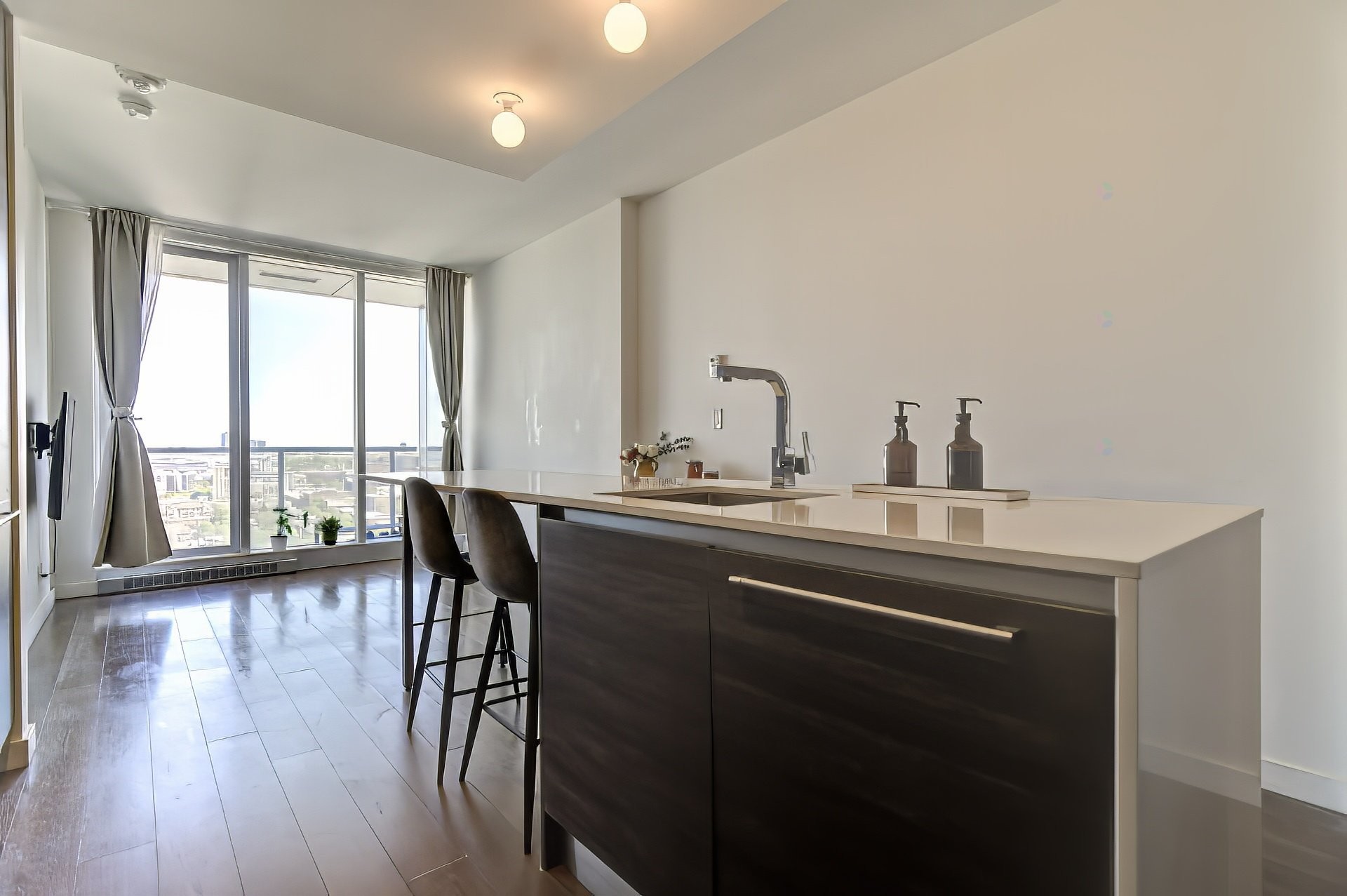 









1450


Boul. René-Lévesque O.

, 1411,
Montréal (Ville-Marie),




QC
H3G0E1

