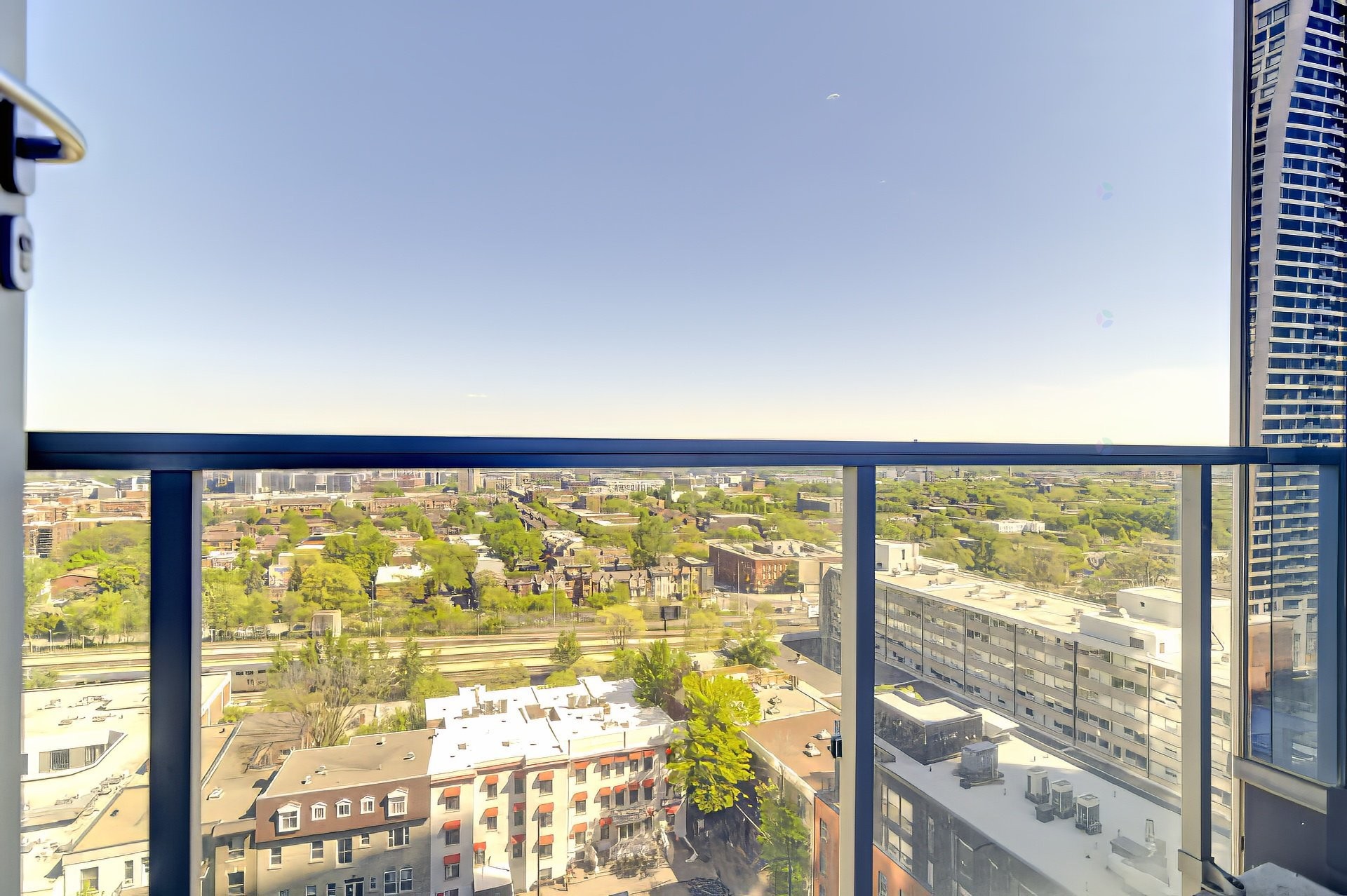 









1450


Boul. René-Lévesque O.

, 1411,
Montréal (Ville-Marie),




QC
H3G0E1

