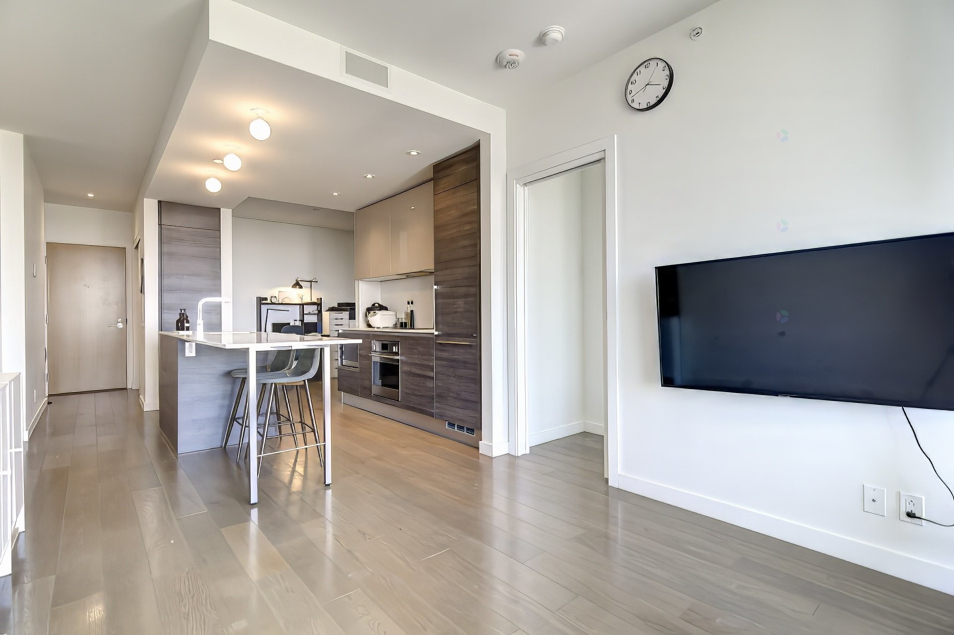









1450


Boul. René-Lévesque O.

, 1411,
Montréal (Ville-Marie),




QC
H3G0E1

