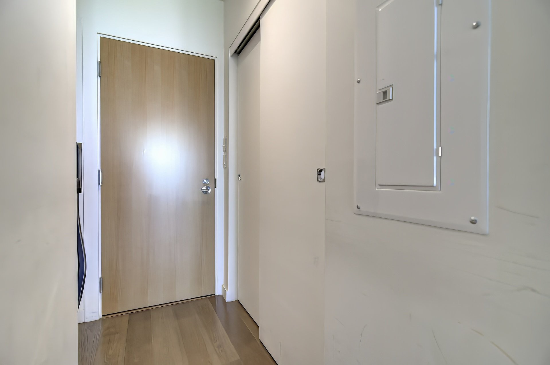 









1450


Boul. René-Lévesque O.

, 1411,
Montréal (Ville-Marie),




QC
H3G0E1

