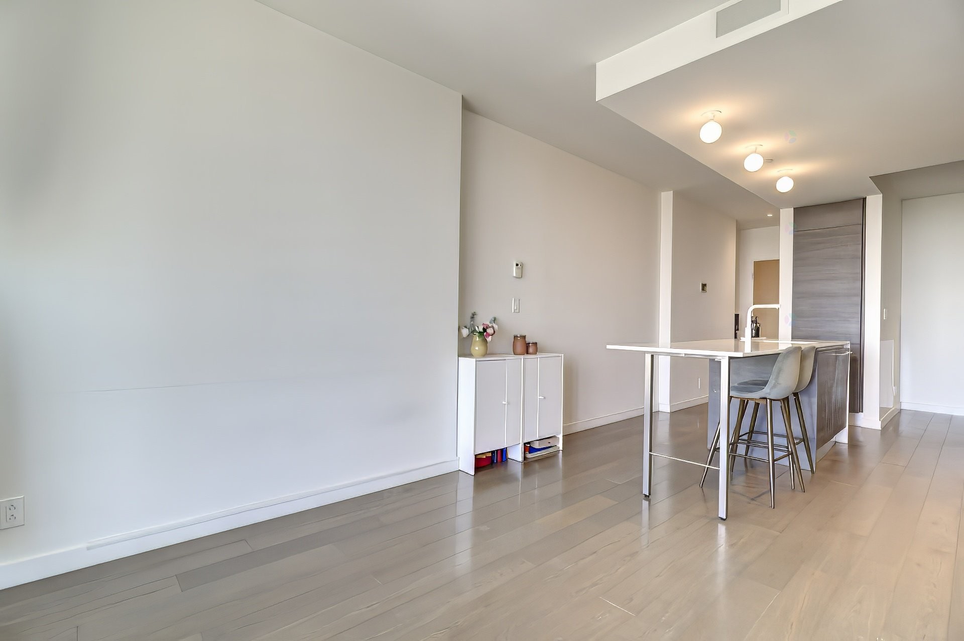 









1450


Boul. René-Lévesque O.

, 1411,
Montréal (Ville-Marie),




QC
H3G0E1

