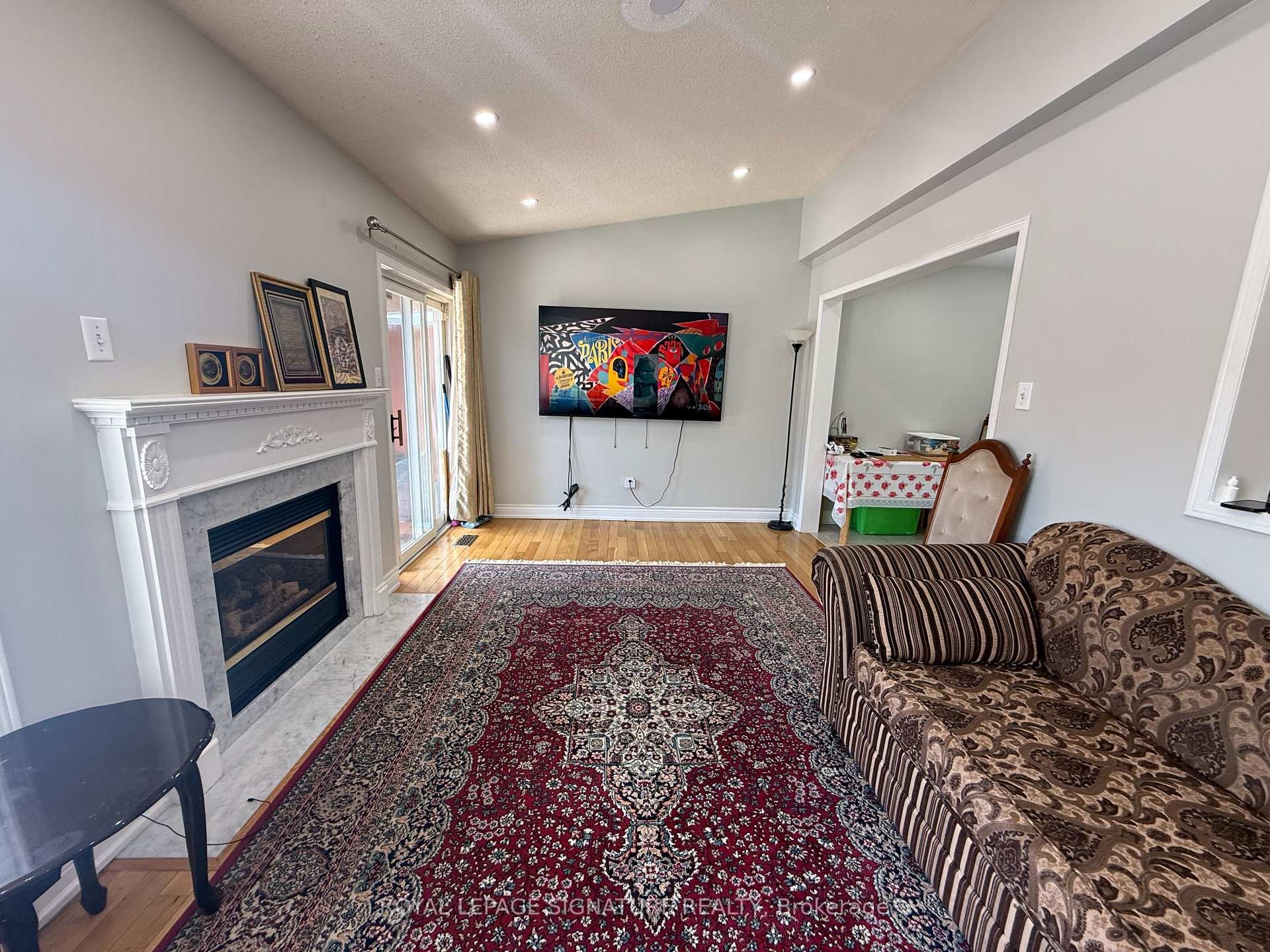 









814


Golden Farmer

Way,
Mississauga,




ON
L5W 1A7

