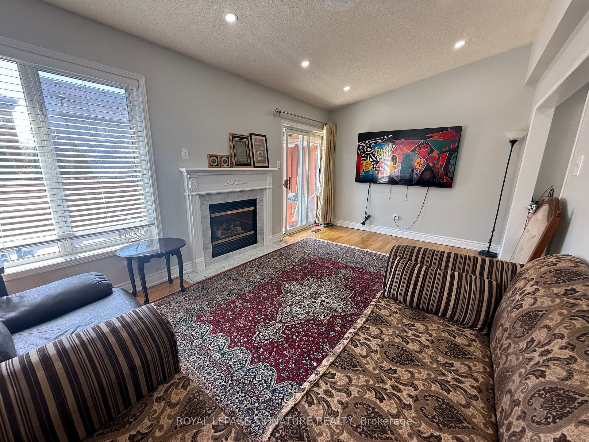 









814


Golden Farmer

Way,
Mississauga,




ON
L5W 1A7

