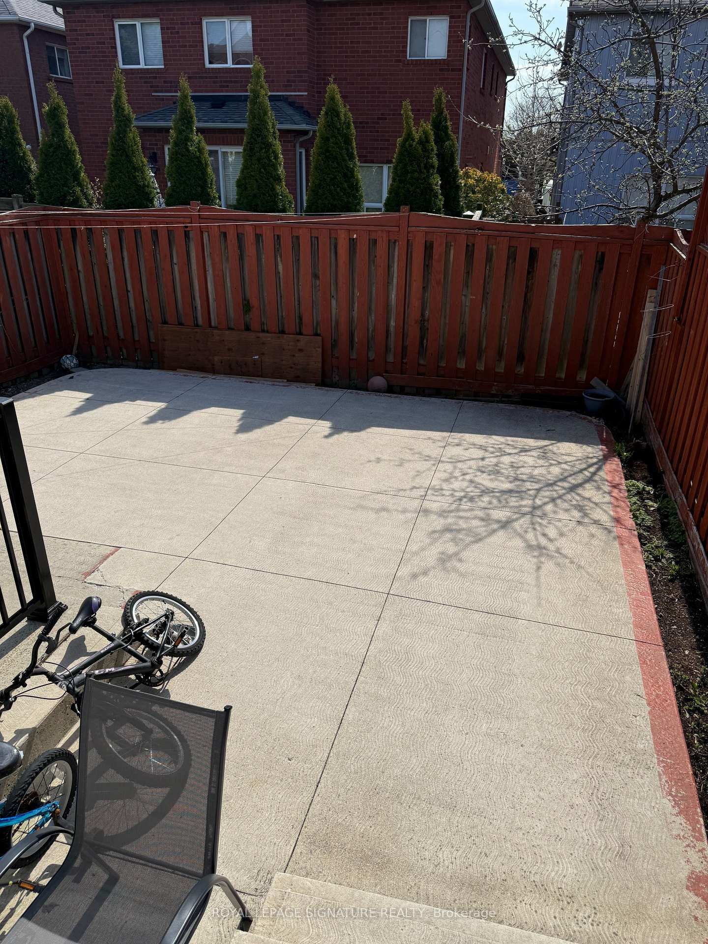 









814


Golden Farmer

Way,
Mississauga,




ON
L5W 1A7

