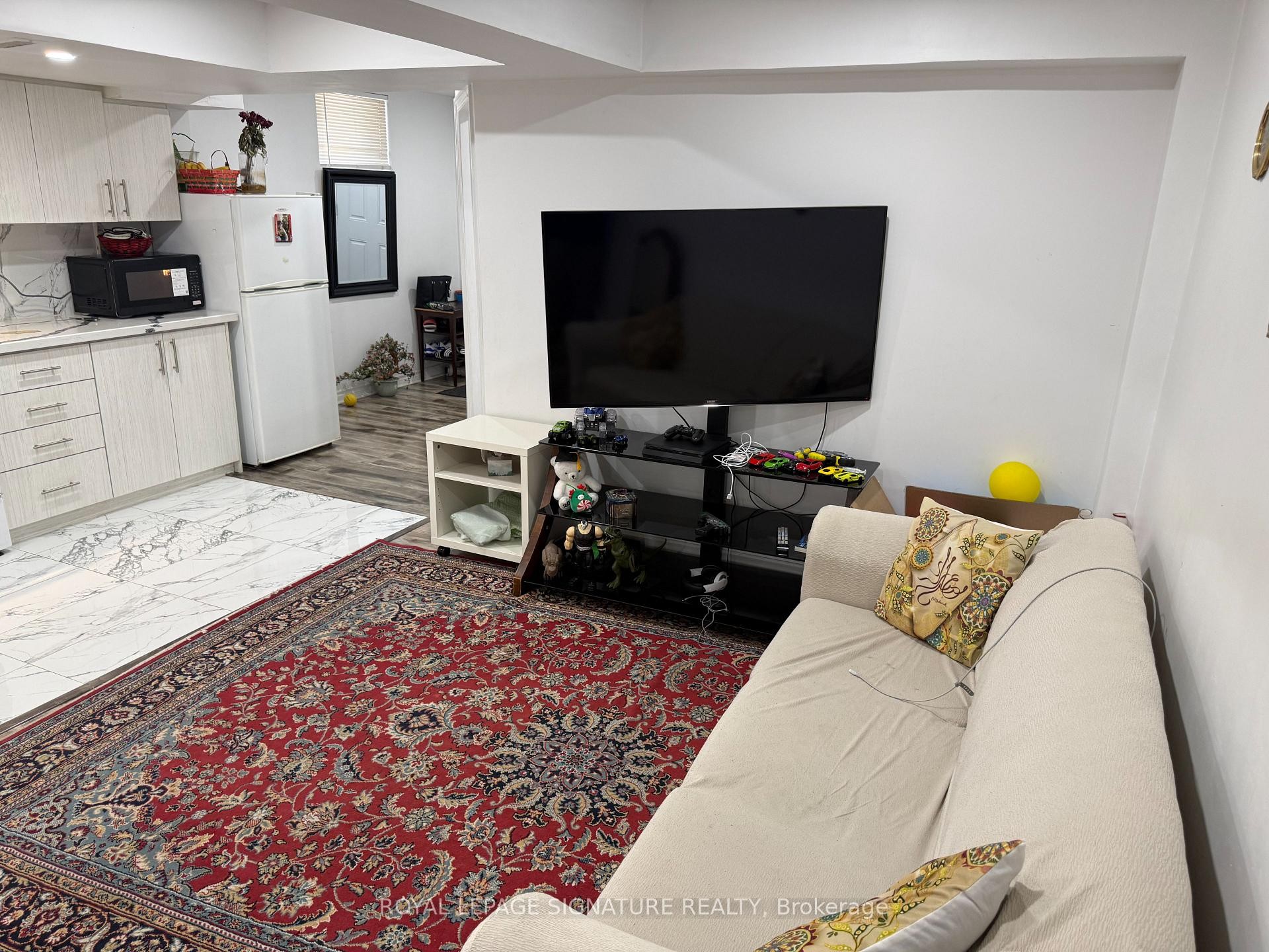 









814


Golden Farmer

Way,
Mississauga,




ON
L5W 1A7


