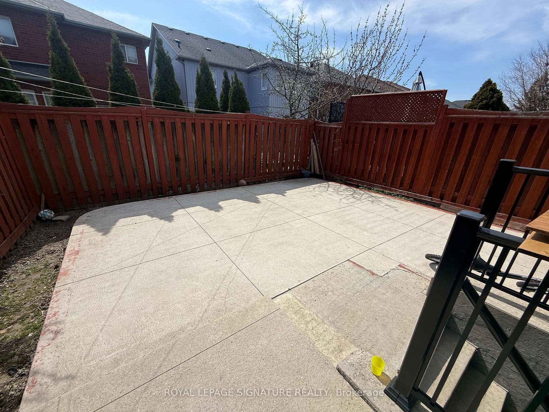









814


Golden Farmer

Way,
Mississauga,




ON
L5W 1A7

