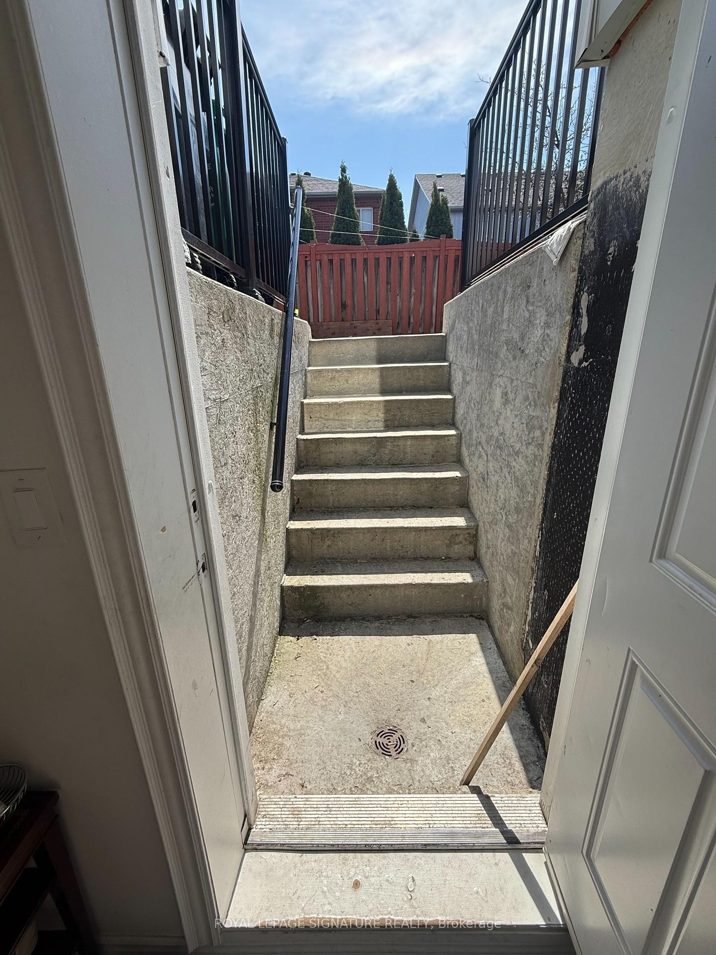 









814


Golden Farmer

Way,
Mississauga,




ON
L5W 1A7

