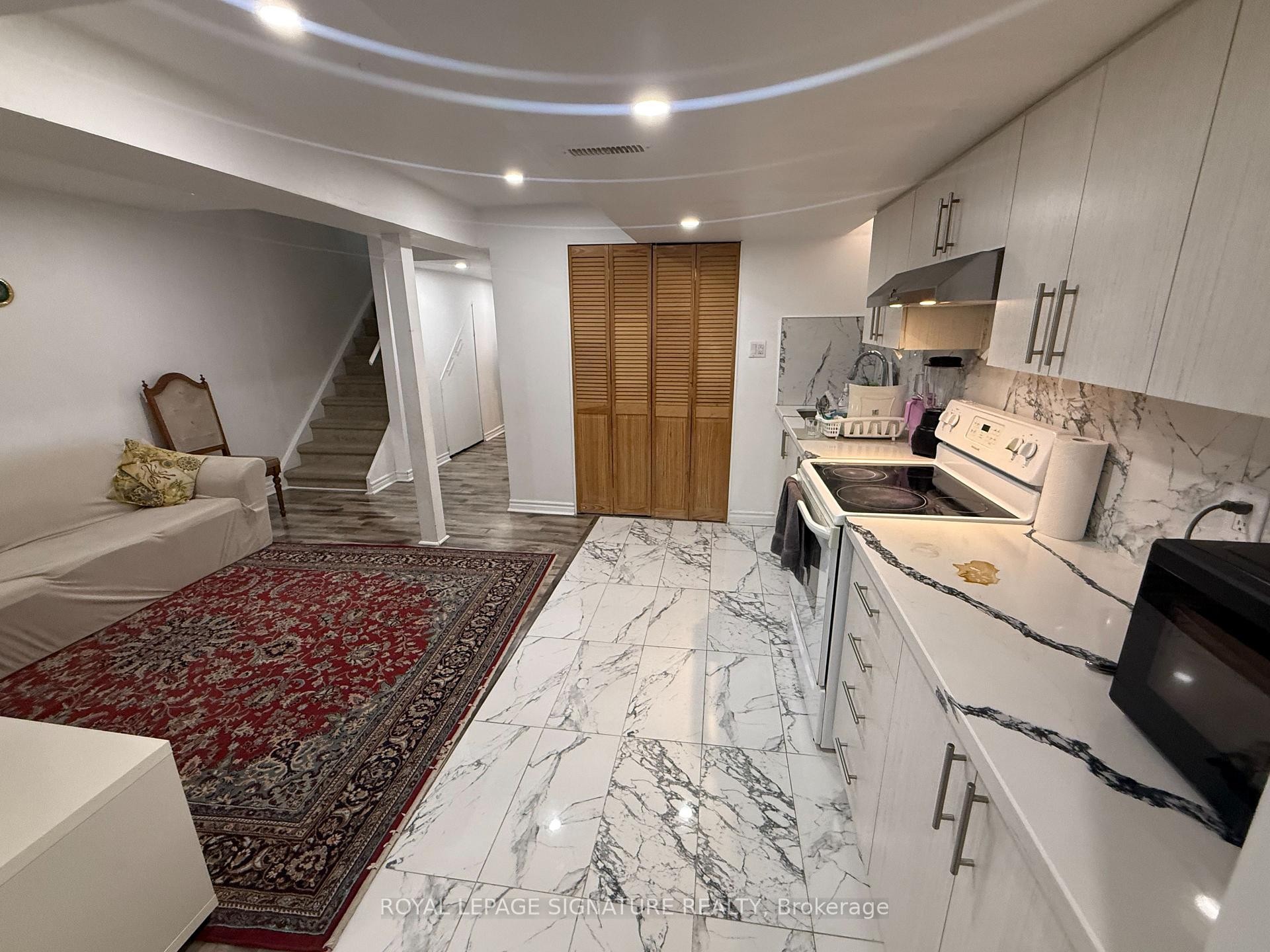 









814


Golden Farmer

Way,
Mississauga,




ON
L5W 1A7

