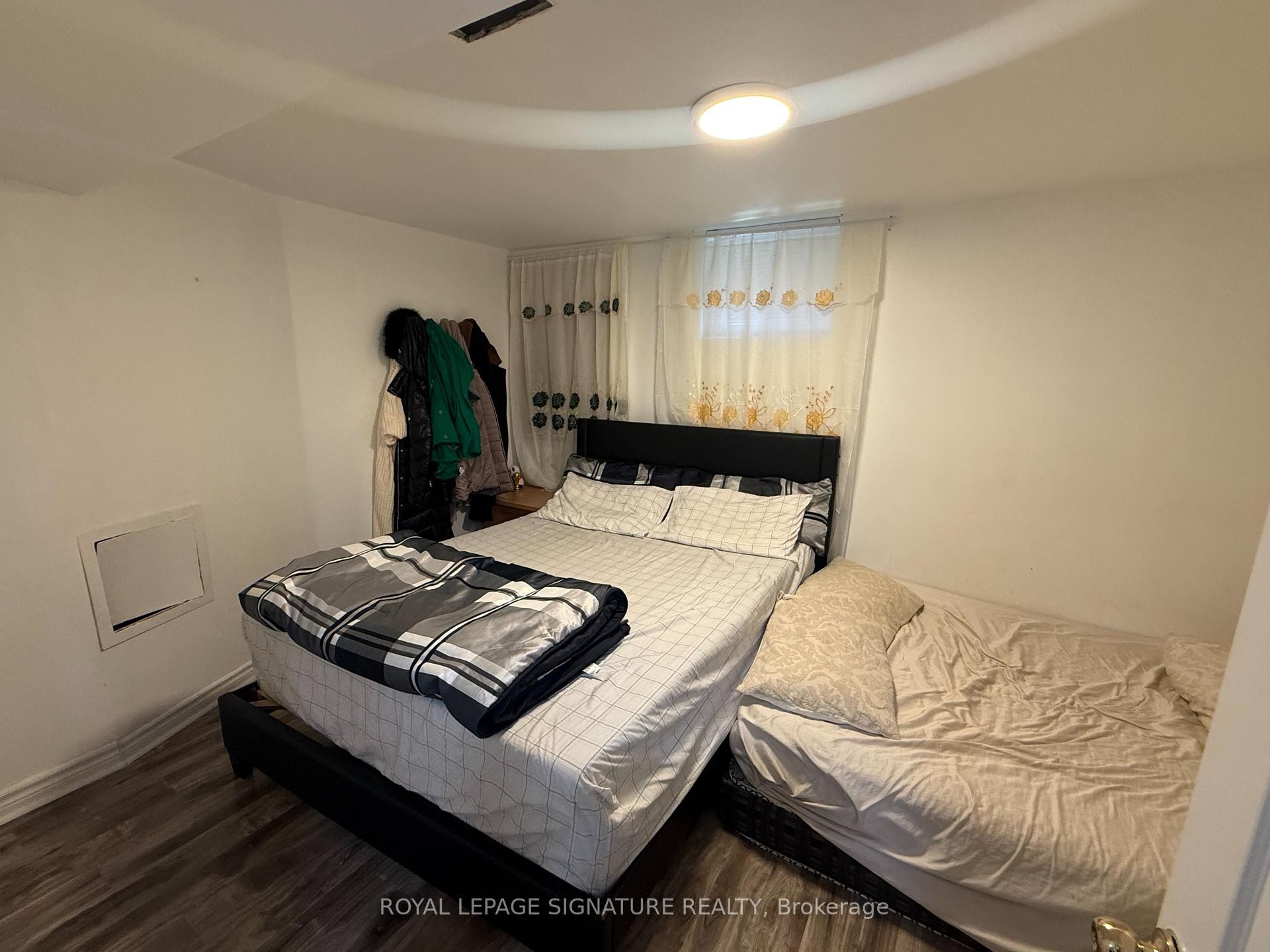 









814


Golden Farmer

Way,
Mississauga,




ON
L5W 1A7

