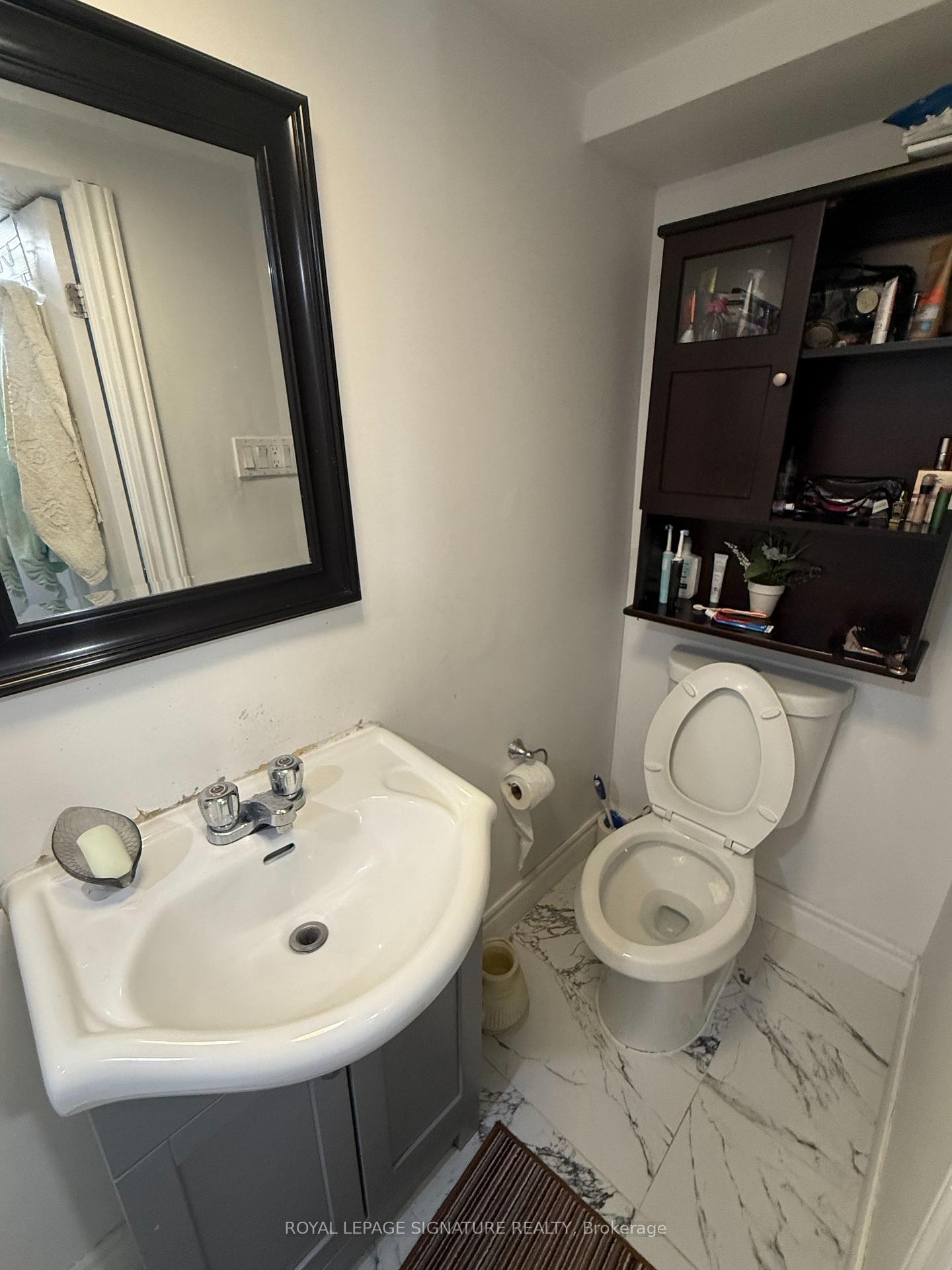 









814


Golden Farmer

Way,
Mississauga,




ON
L5W 1A7

