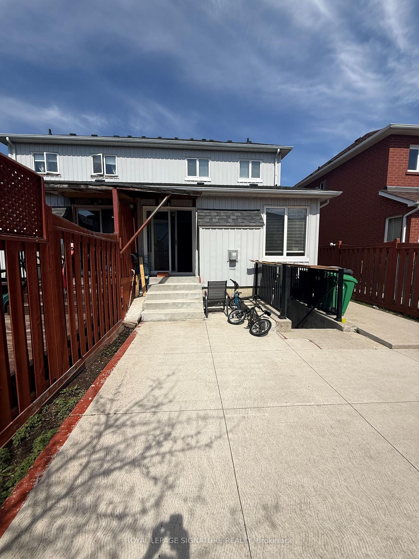 









814


Golden Farmer

Way,
Mississauga,




ON
L5W 1A7

