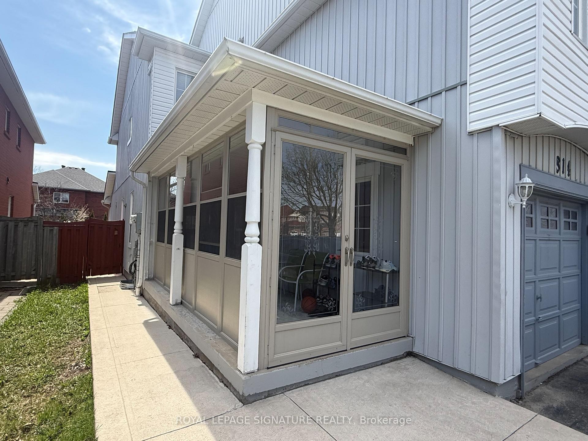 









814


Golden Farmer

Way,
Mississauga,




ON
L5W 1A7

