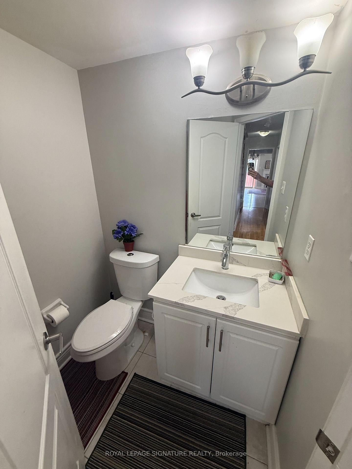 









814


Golden Farmer

Way,
Mississauga,




ON
L5W 1A7

