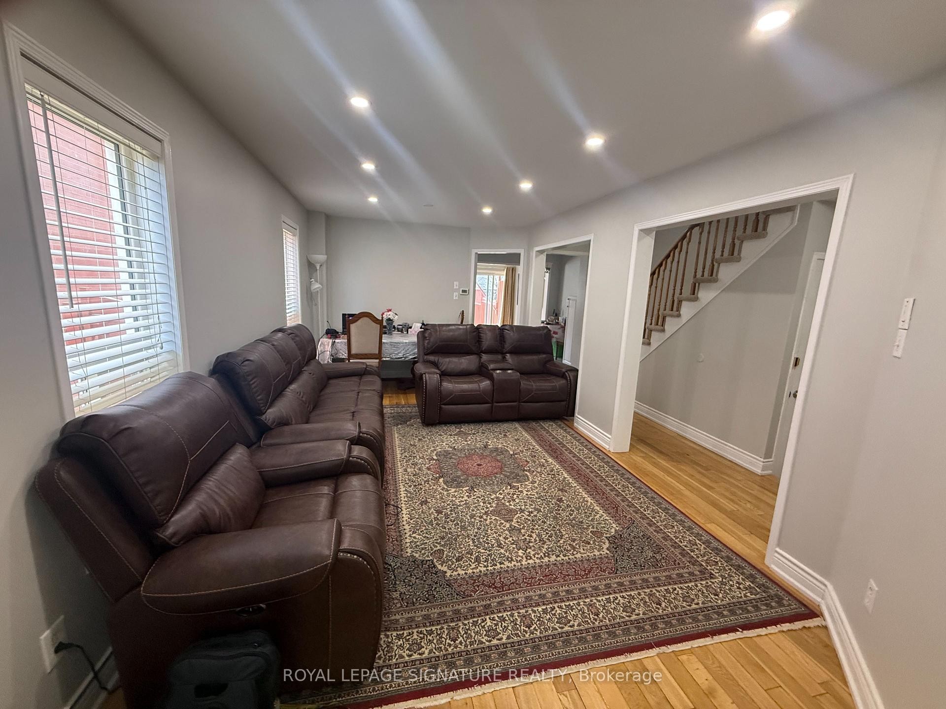 









814


Golden Farmer

Way,
Mississauga,




ON
L5W 1A7

