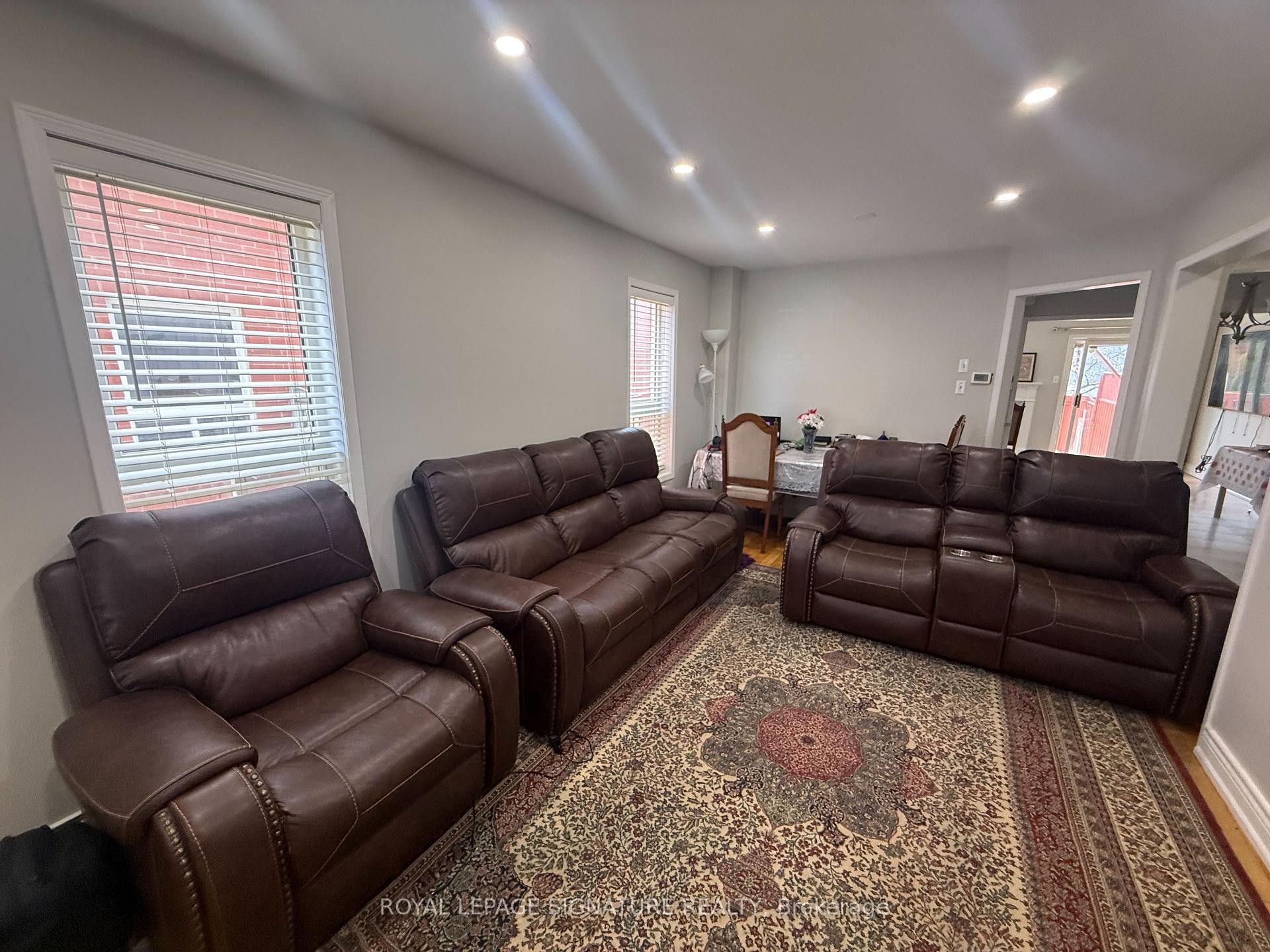 









814


Golden Farmer

Way,
Mississauga,




ON
L5W 1A7

