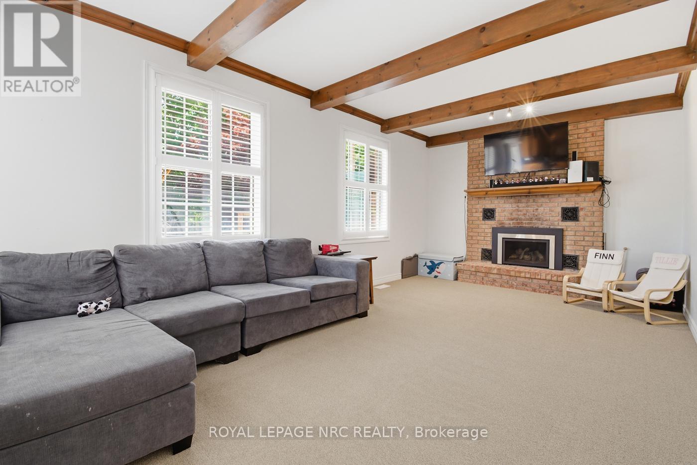 












6 NURSERY LANE

,
Pelham (Fonthill),




Ontario
L0S1E1

