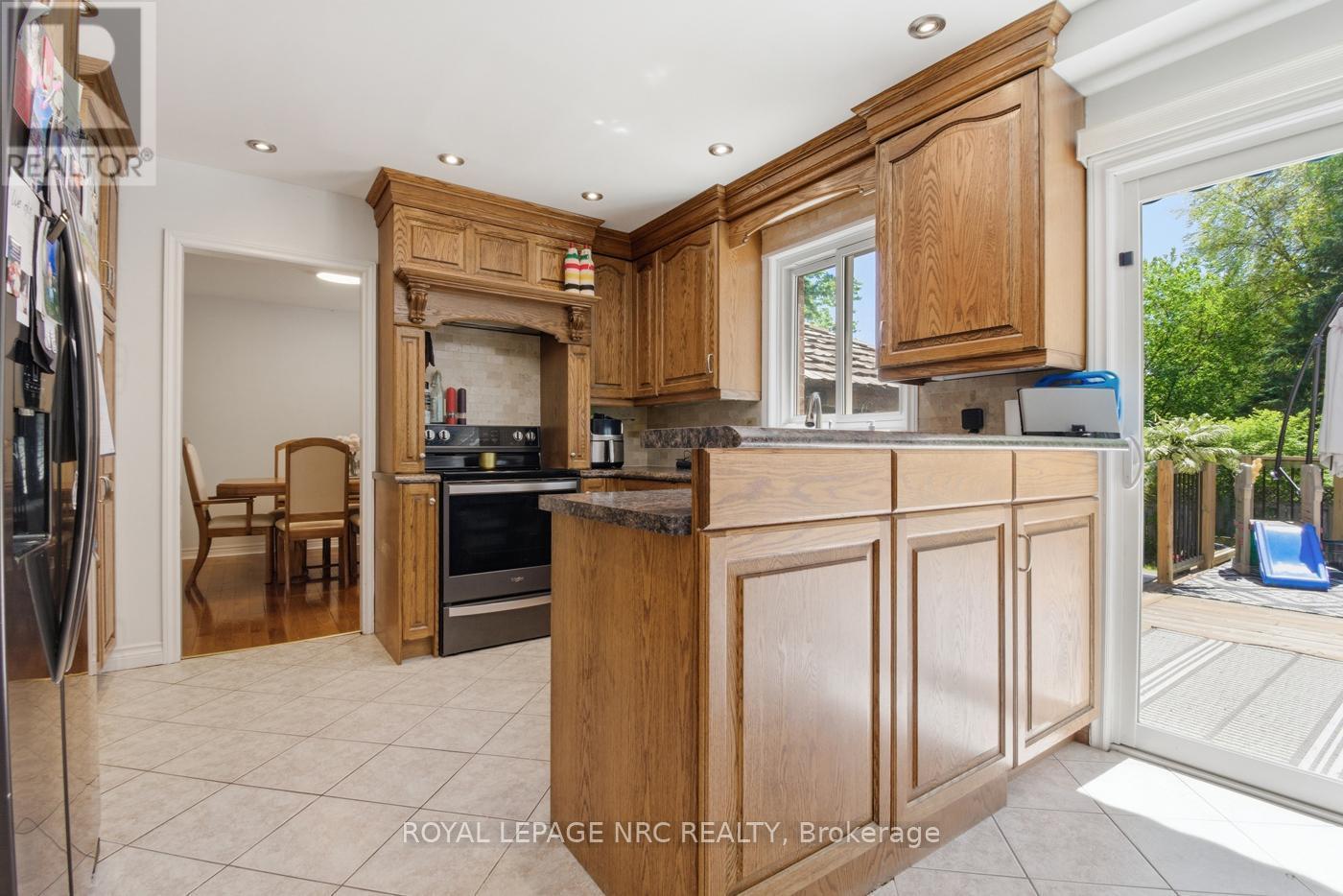 












6 NURSERY LANE

,
Pelham (Fonthill),




Ontario
L0S1E1


