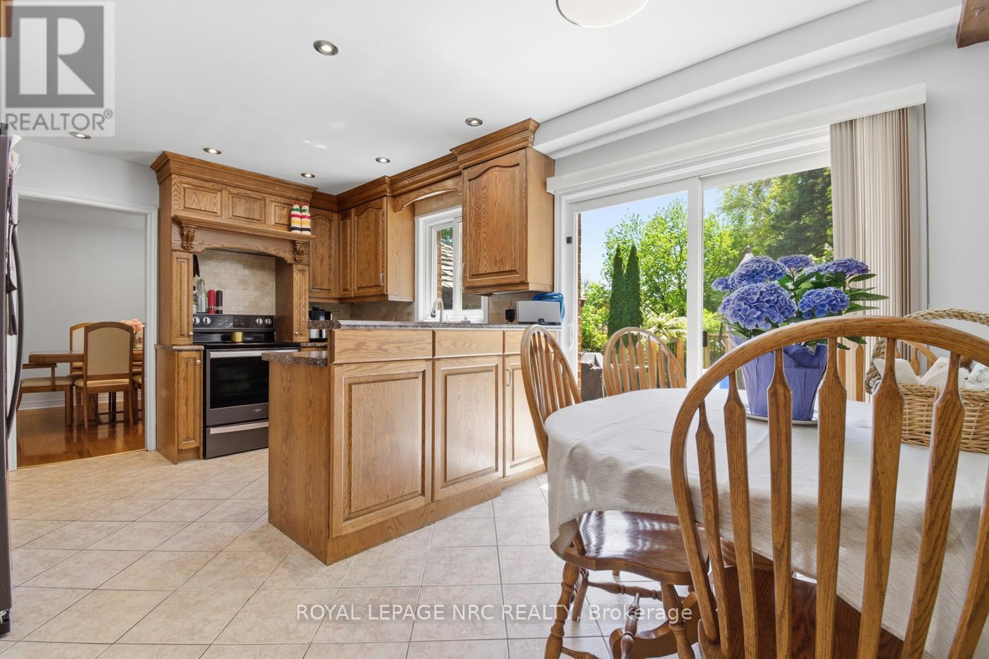 












6 NURSERY LANE

,
Pelham (Fonthill),




Ontario
L0S1E1

