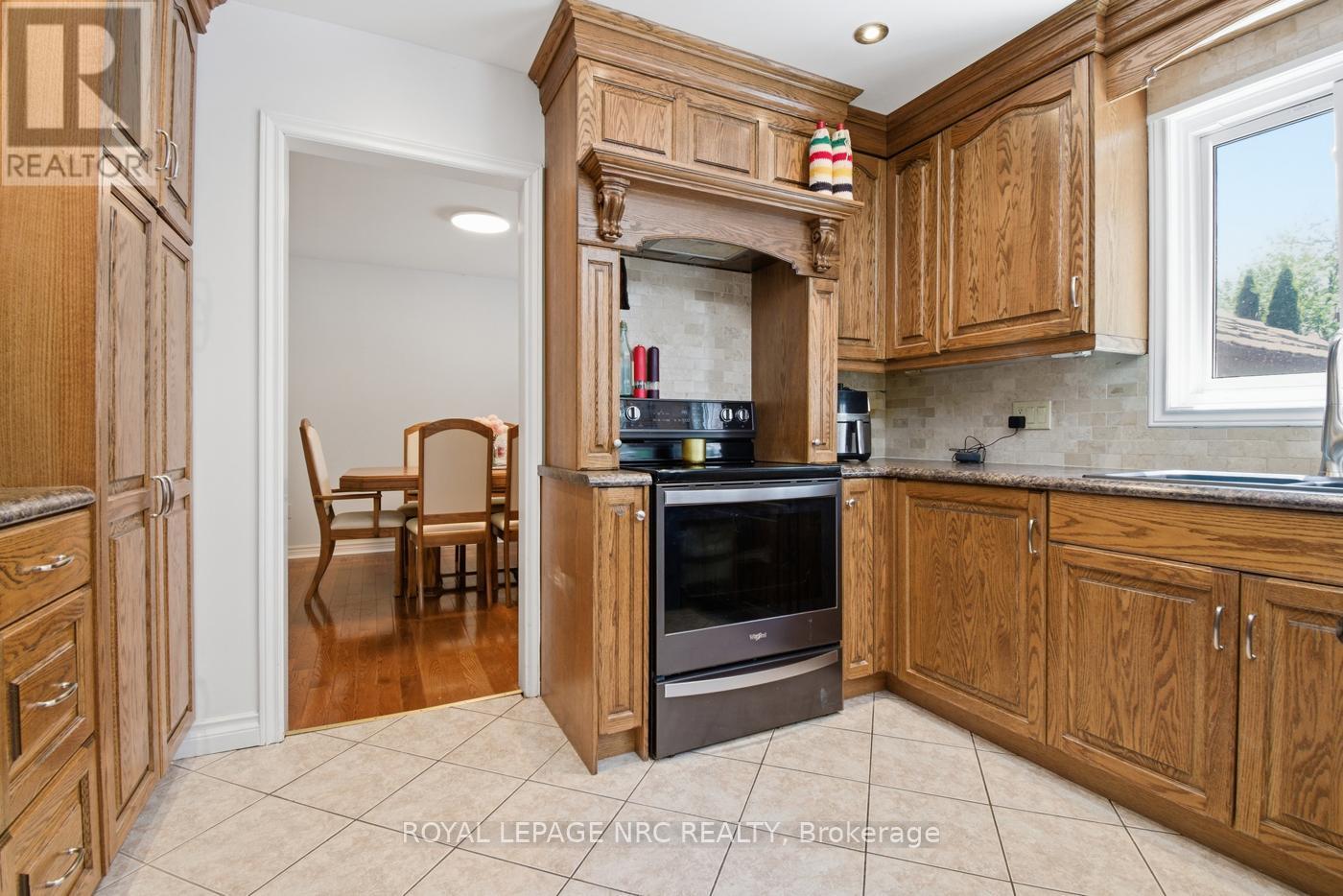 












6 NURSERY LANE

,
Pelham (Fonthill),




Ontario
L0S1E1

