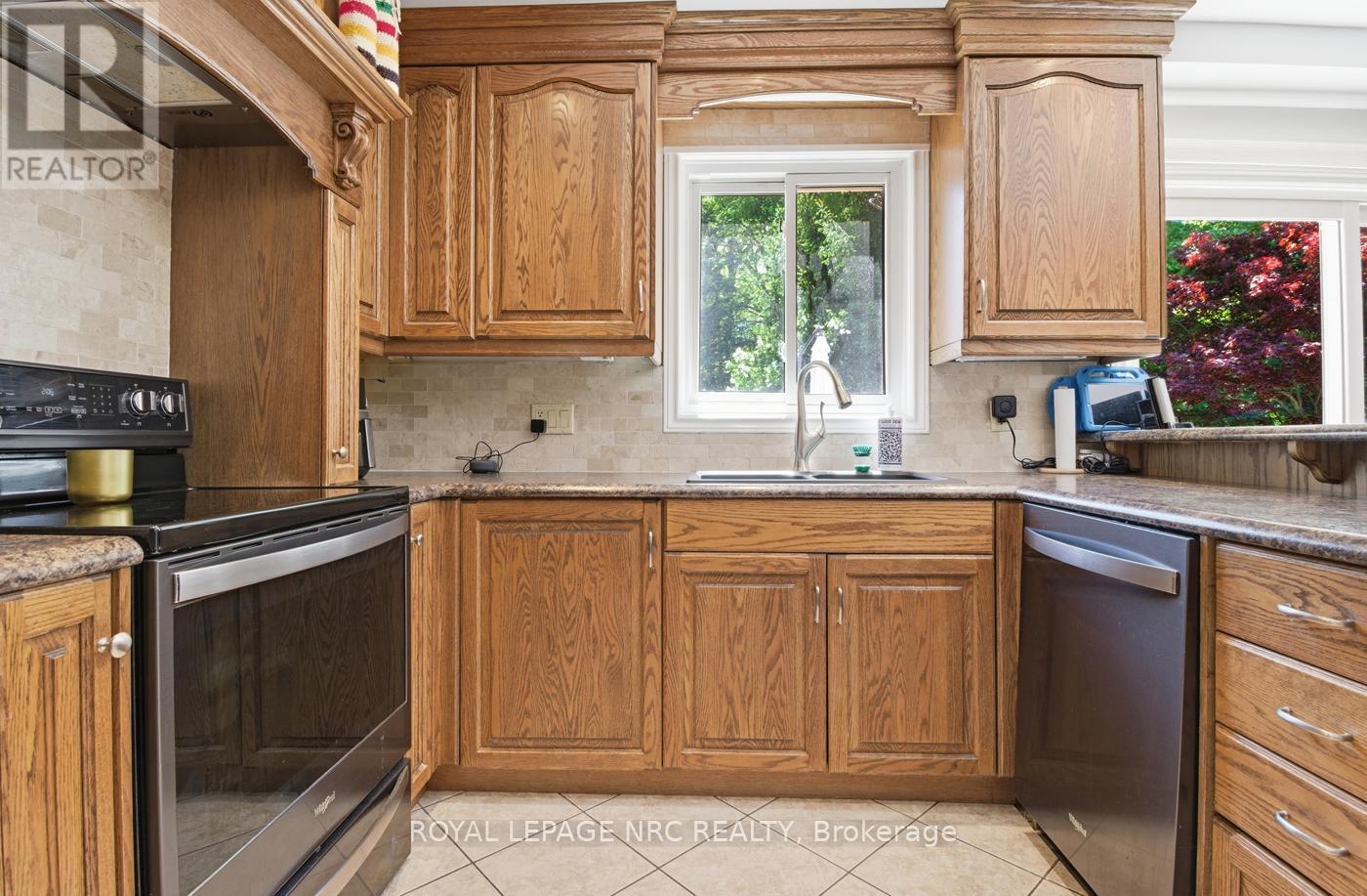 












6 NURSERY LANE

,
Pelham (Fonthill),




Ontario
L0S1E1

