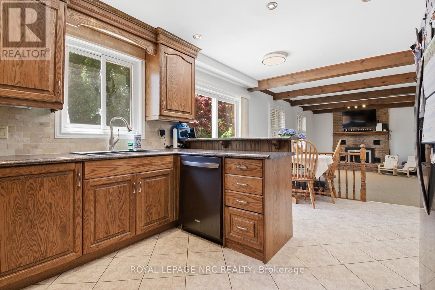 












6 NURSERY LANE

,
Pelham (Fonthill),




Ontario
L0S1E1

