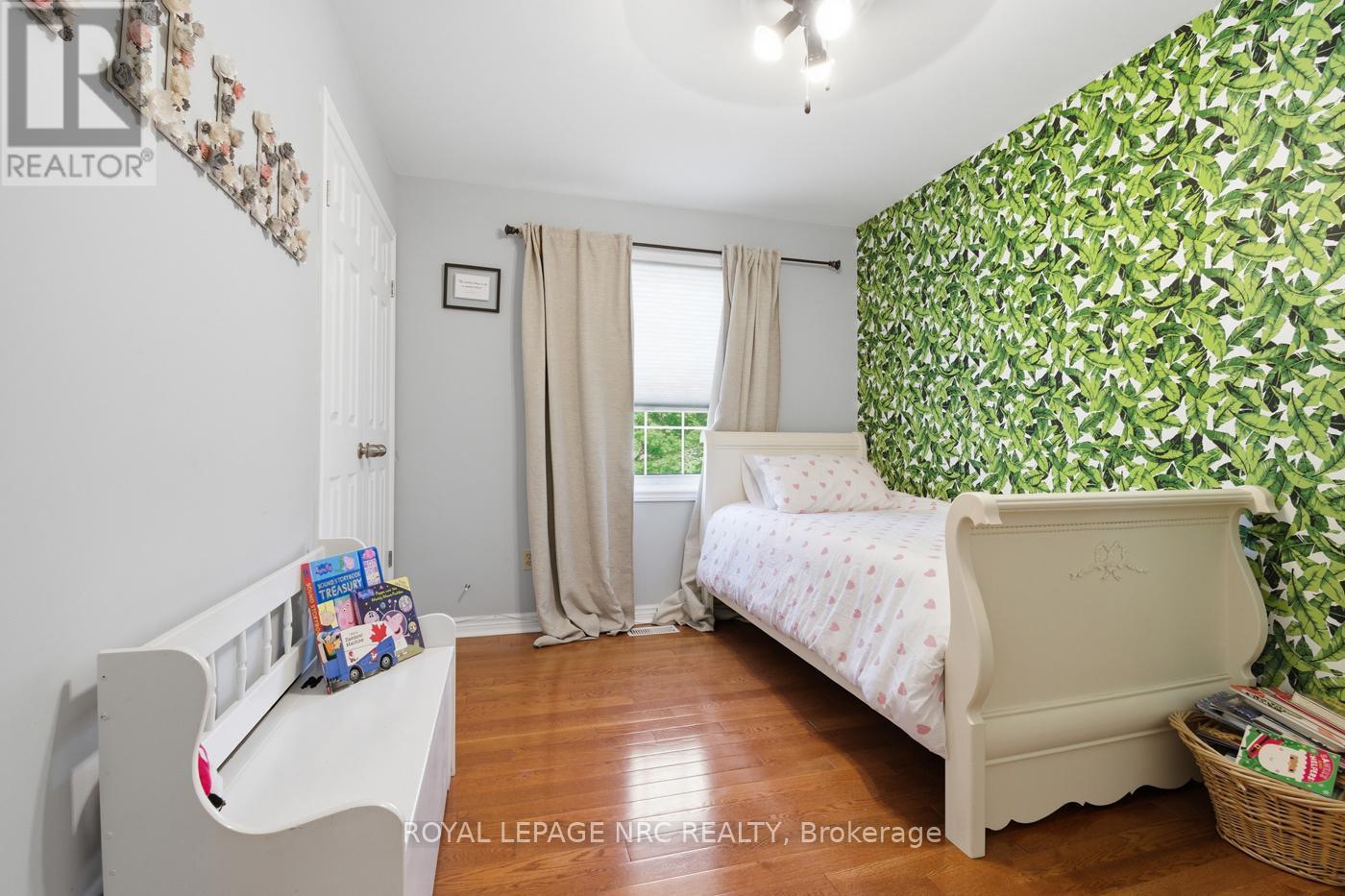 












6 NURSERY LANE

,
Pelham (Fonthill),




Ontario
L0S1E1

