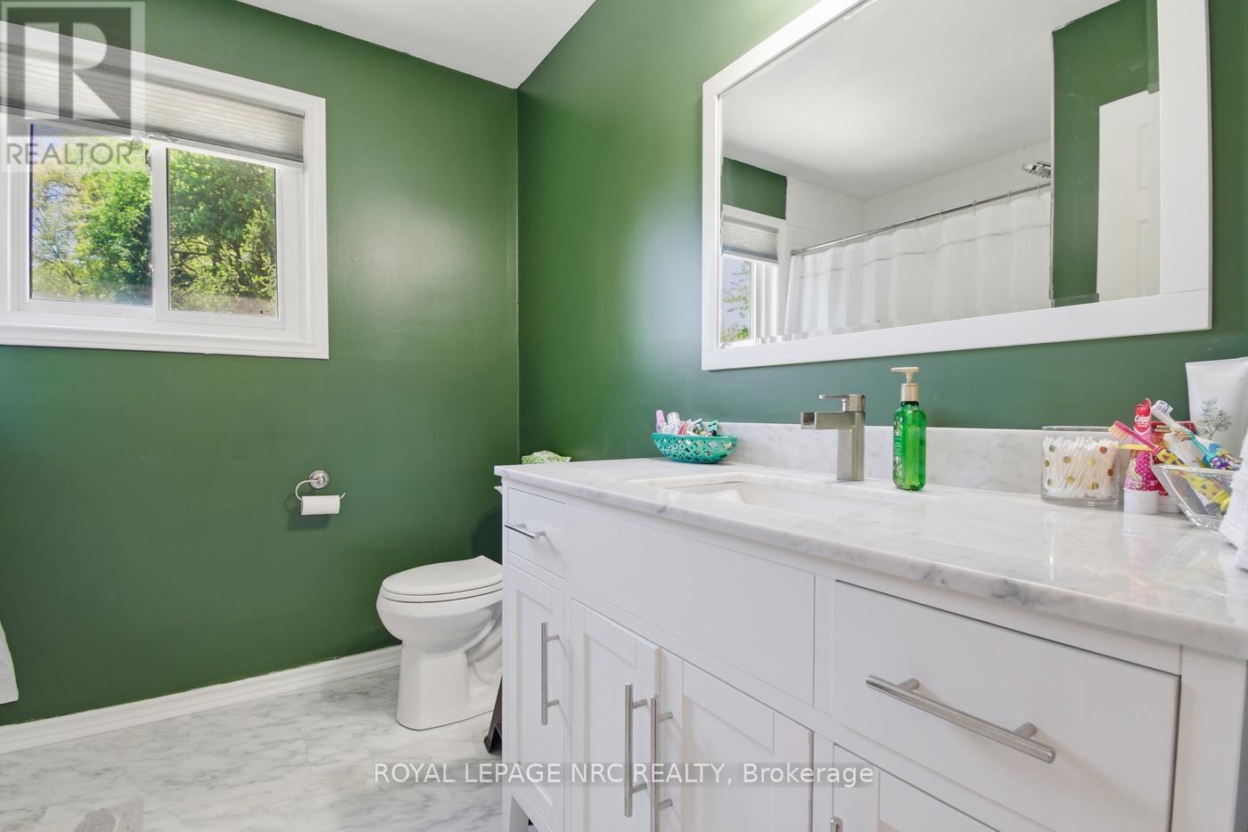 












6 NURSERY LANE

,
Pelham (Fonthill),




Ontario
L0S1E1

