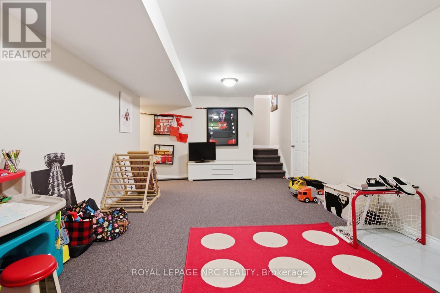 












6 NURSERY LANE

,
Pelham (Fonthill),




Ontario
L0S1E1

