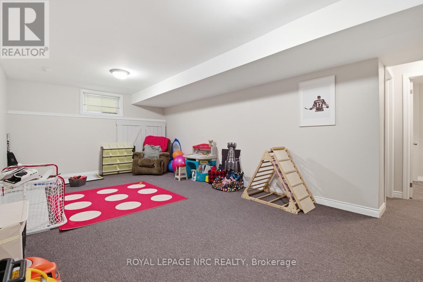 












6 NURSERY LANE

,
Pelham (Fonthill),




Ontario
L0S1E1

