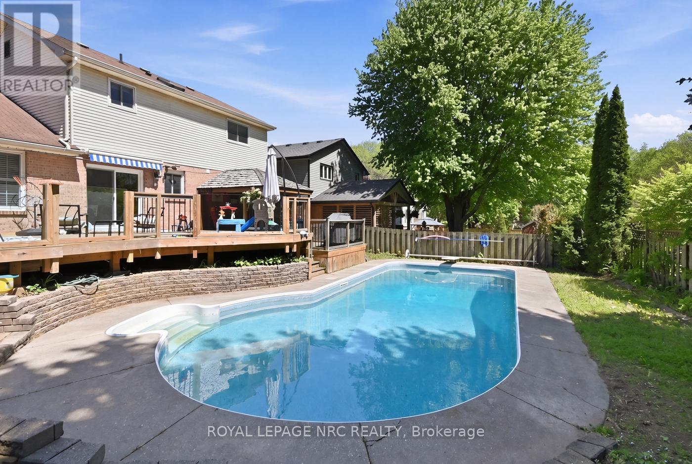 












6 NURSERY LANE

,
Pelham (Fonthill),




Ontario
L0S1E1

