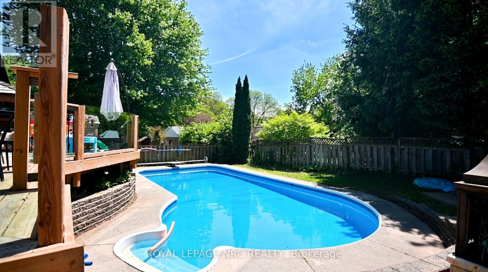












6 NURSERY LANE

,
Pelham (Fonthill),




Ontario
L0S1E1

