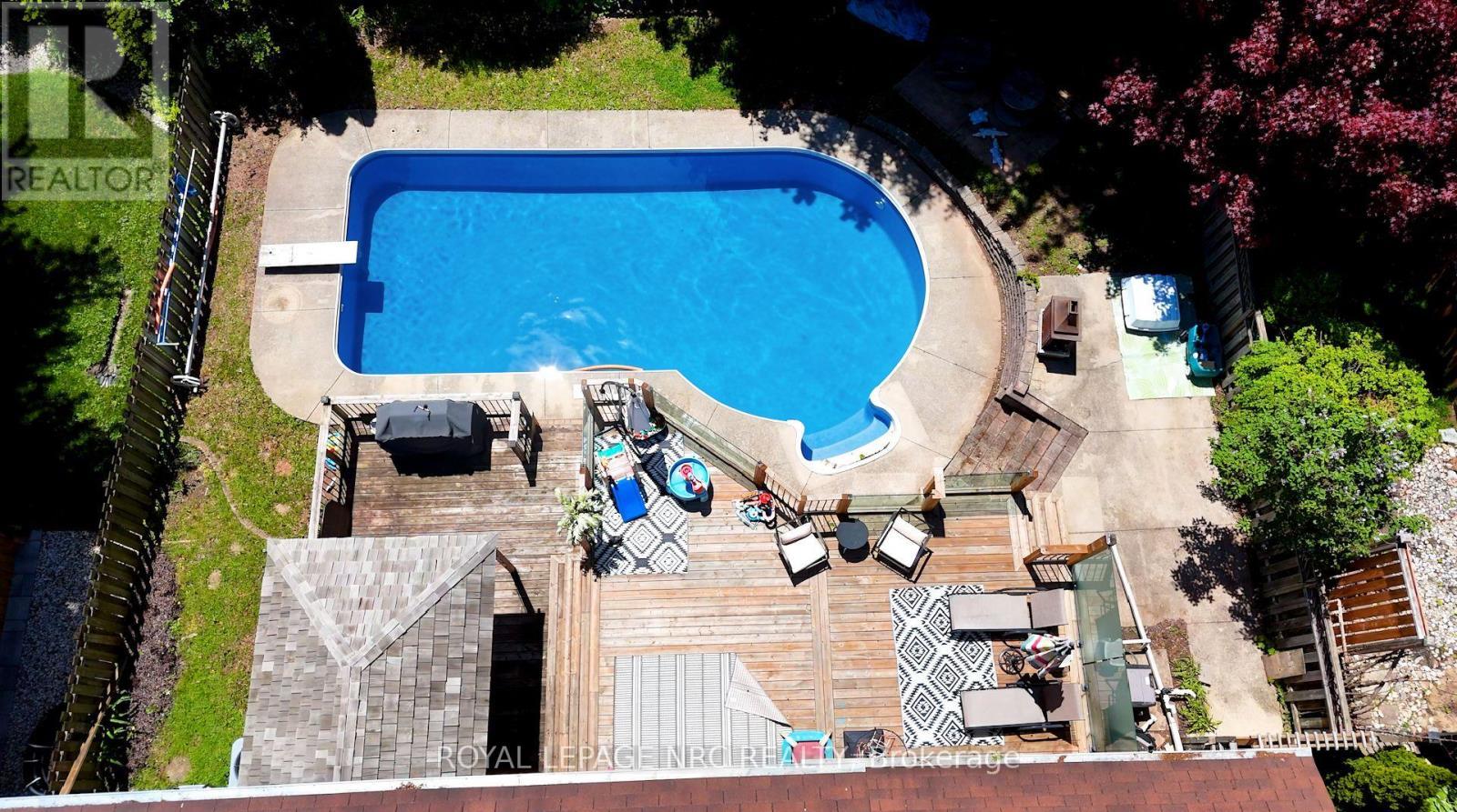 












6 NURSERY LANE

,
Pelham (Fonthill),




Ontario
L0S1E1

