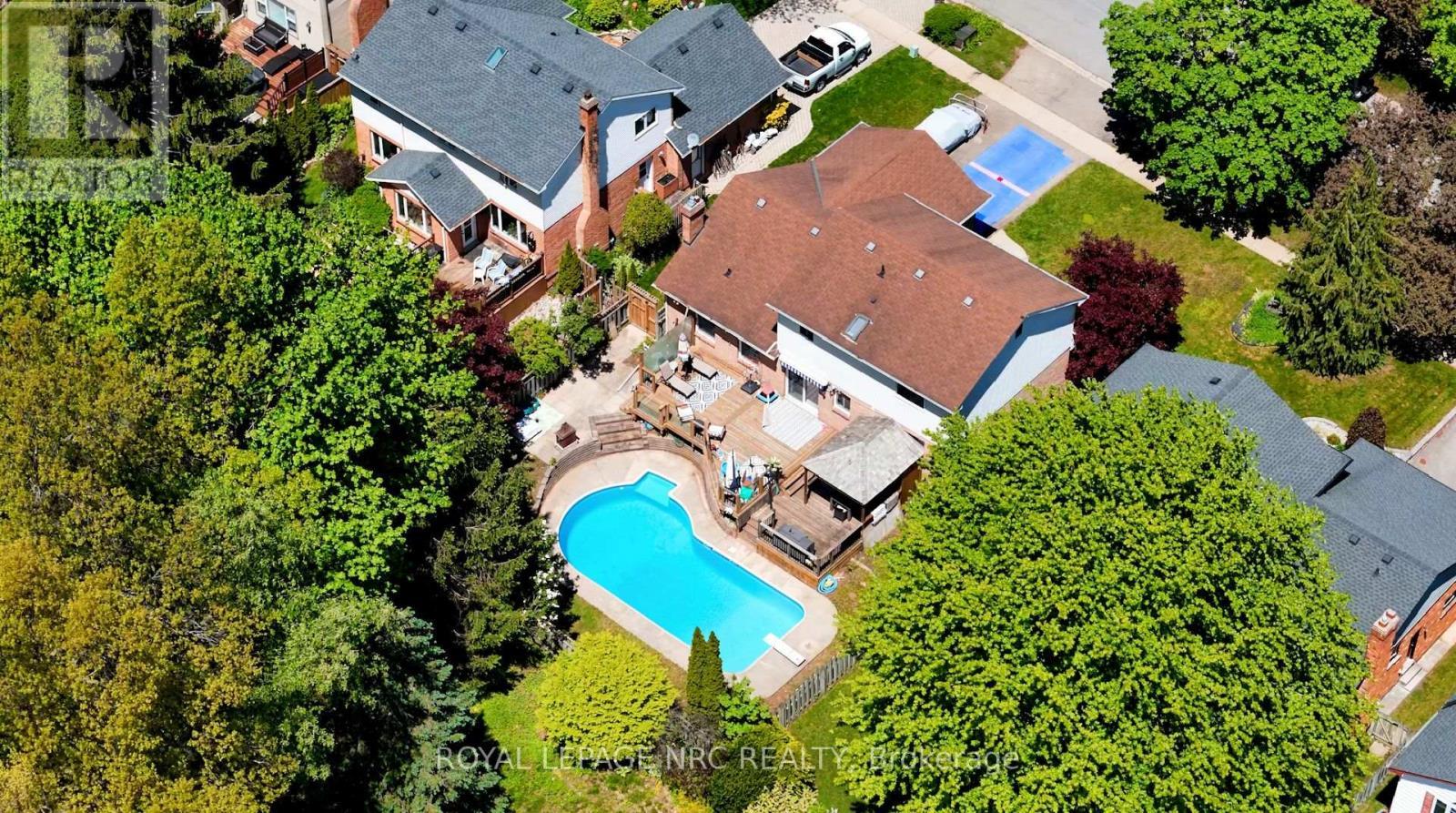 












6 NURSERY LANE

,
Pelham (Fonthill),




Ontario
L0S1E1

