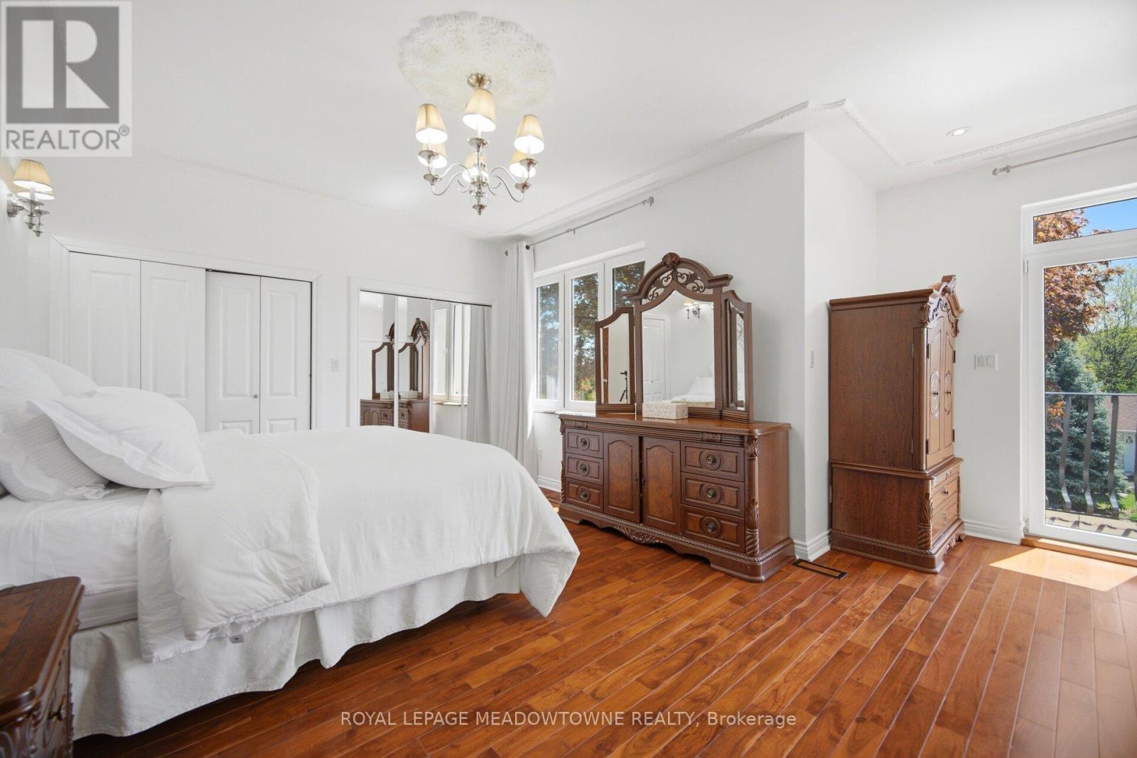 












2 THE KEANEGATE STREET

,
Toronto,




Ontario
M9B2B4

