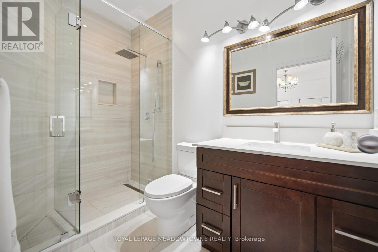 












2 THE KEANEGATE STREET

,
Toronto,




Ontario
M9B2B4

