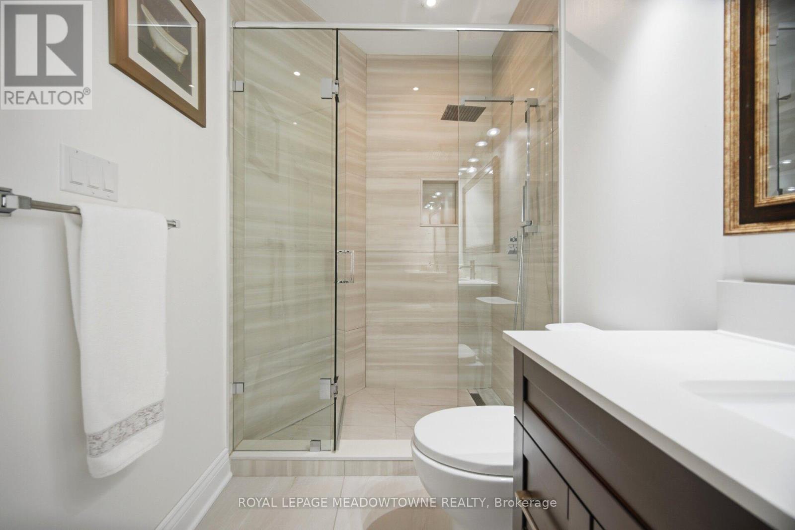 












2 THE KEANEGATE STREET

,
Toronto,




Ontario
M9B2B4

