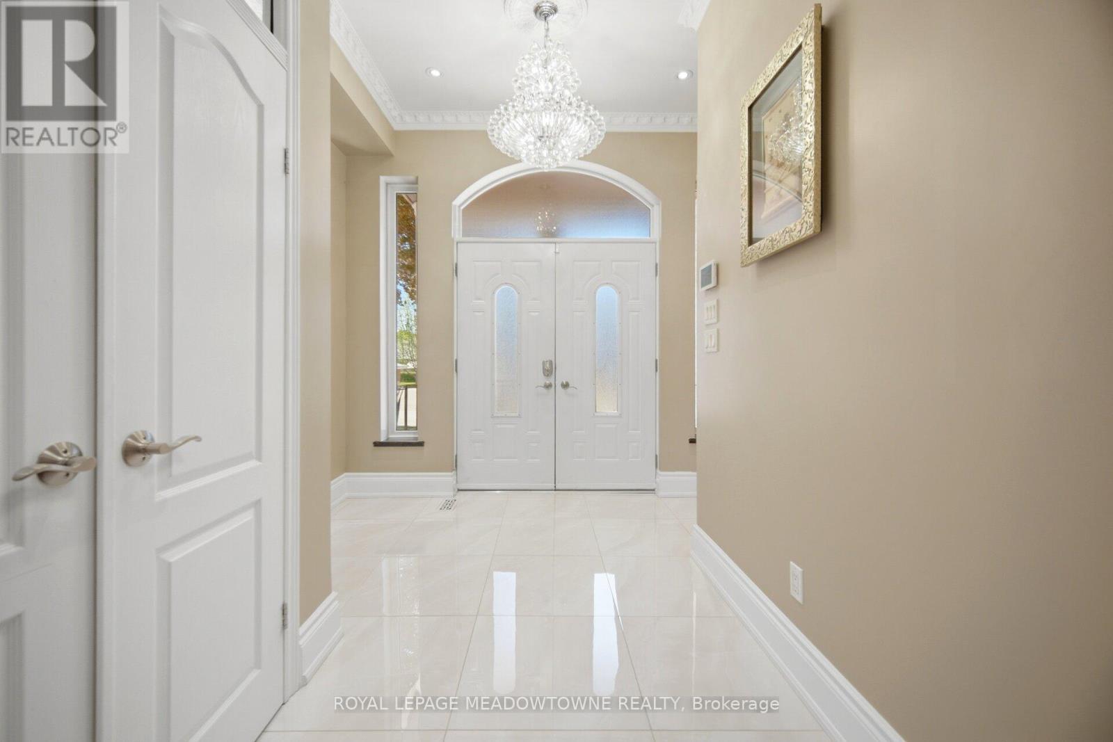 












2 THE KEANEGATE STREET

,
Toronto,




Ontario
M9B2B4

