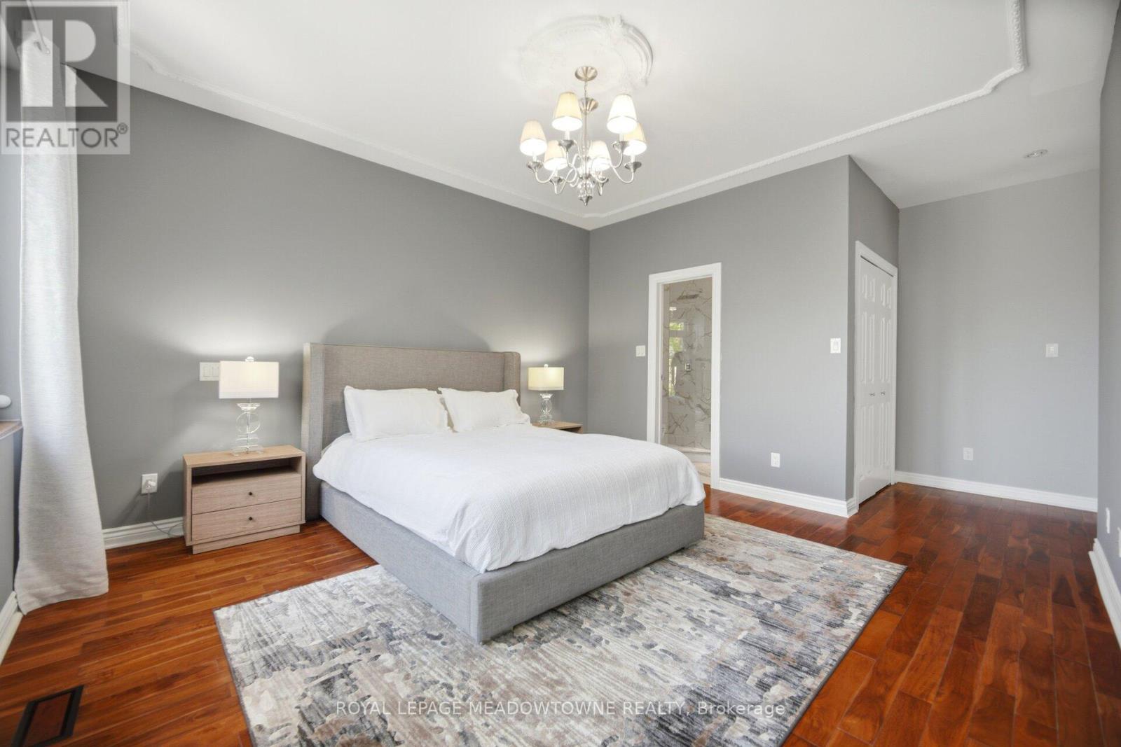 












2 THE KEANEGATE STREET

,
Toronto,




Ontario
M9B2B4

