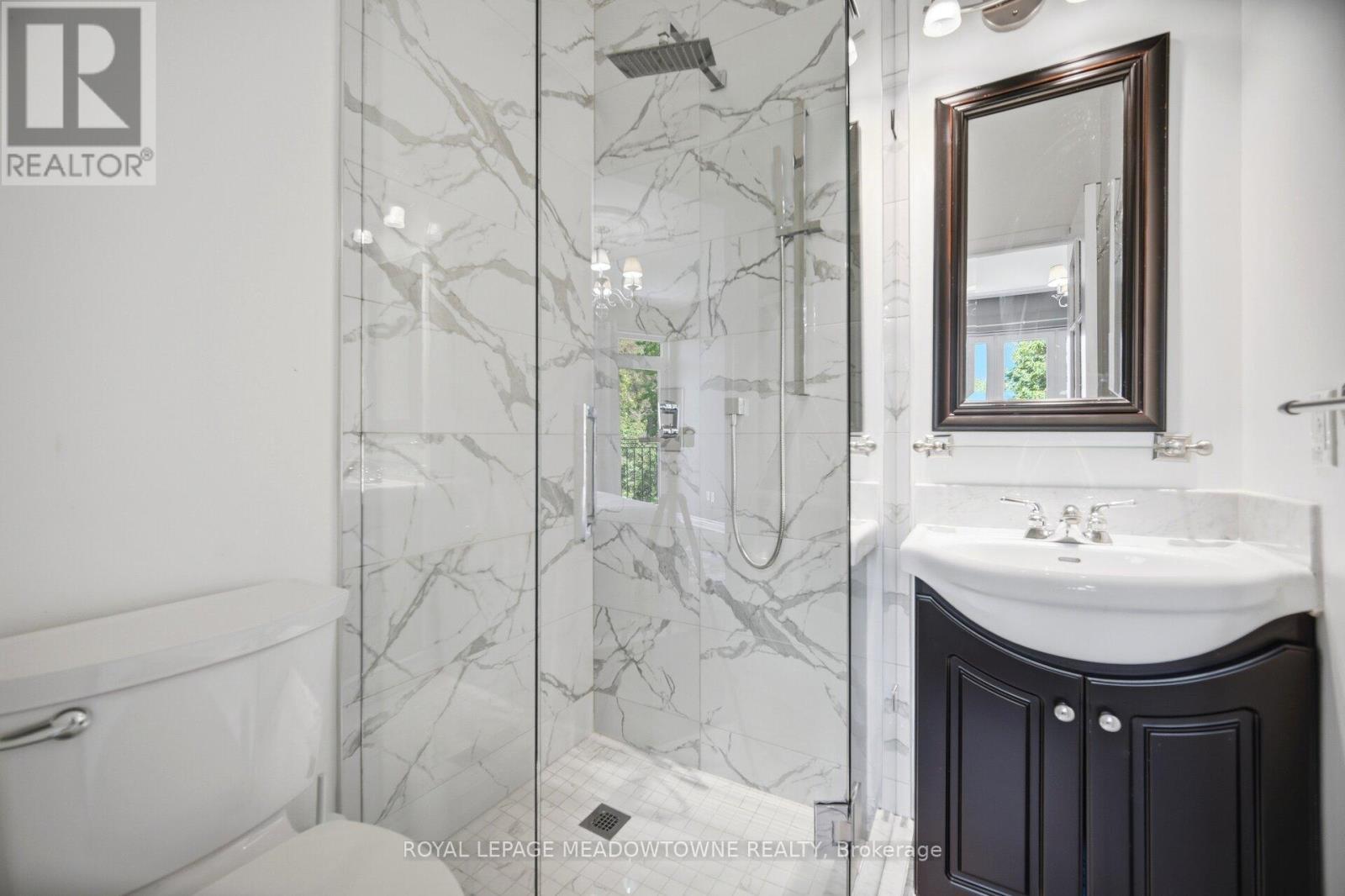 












2 THE KEANEGATE STREET

,
Toronto,




Ontario
M9B2B4

