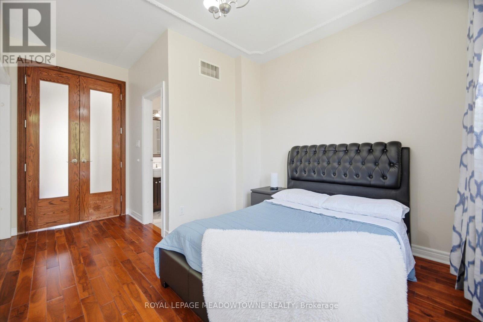 












2 THE KEANEGATE STREET

,
Toronto,




Ontario
M9B2B4

