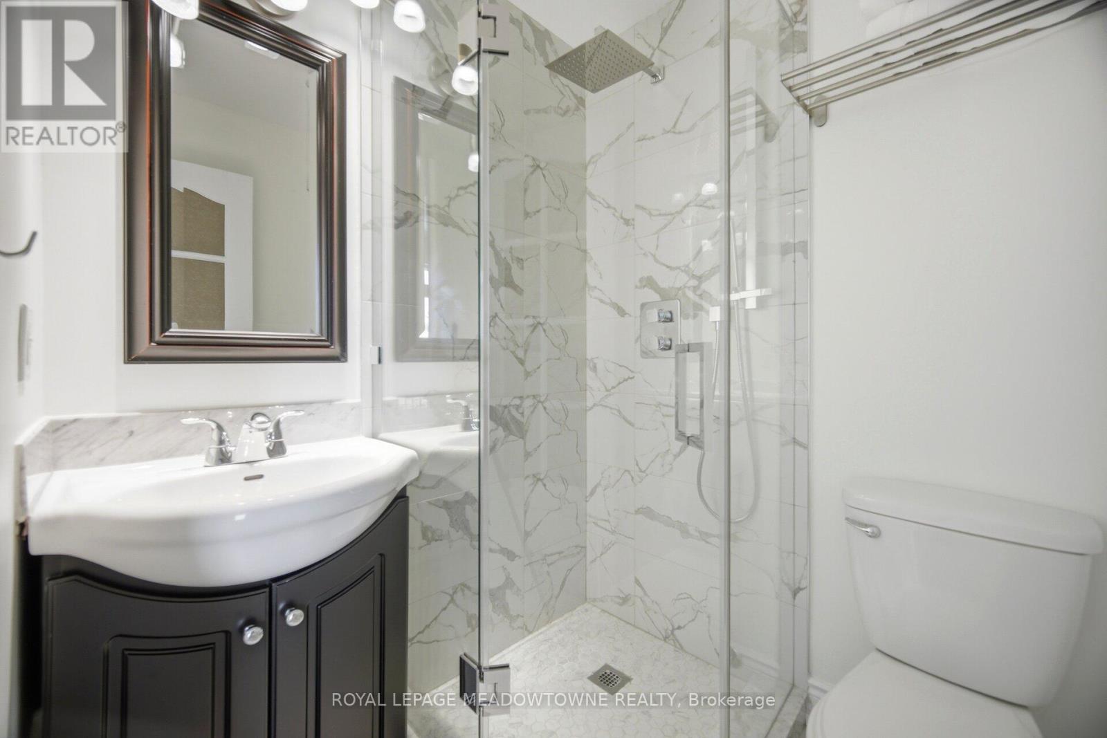 












2 THE KEANEGATE STREET

,
Toronto,




Ontario
M9B2B4

