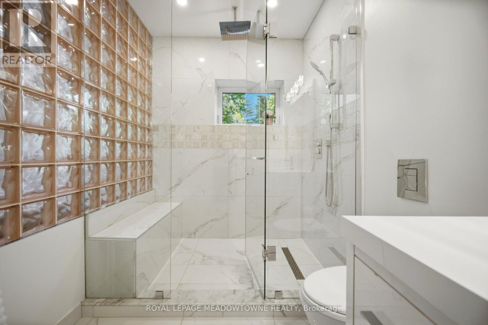 












2 THE KEANEGATE STREET

,
Toronto,




Ontario
M9B2B4

