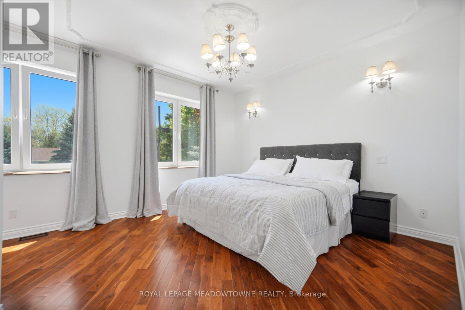 












2 THE KEANEGATE STREET

,
Toronto,




Ontario
M9B2B4

