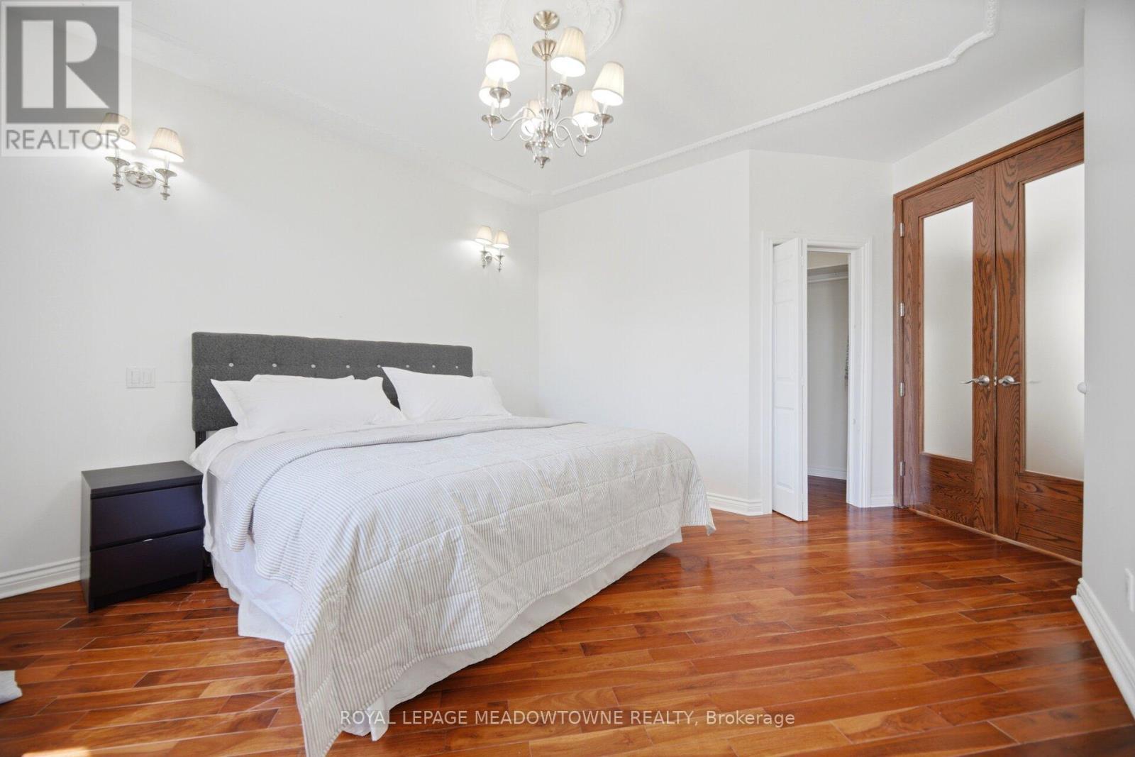 












2 THE KEANEGATE STREET

,
Toronto,




Ontario
M9B2B4

