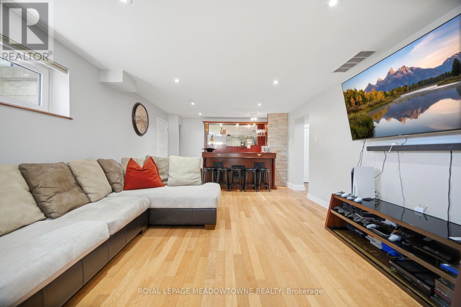 












2 THE KEANEGATE STREET

,
Toronto,




Ontario
M9B2B4


