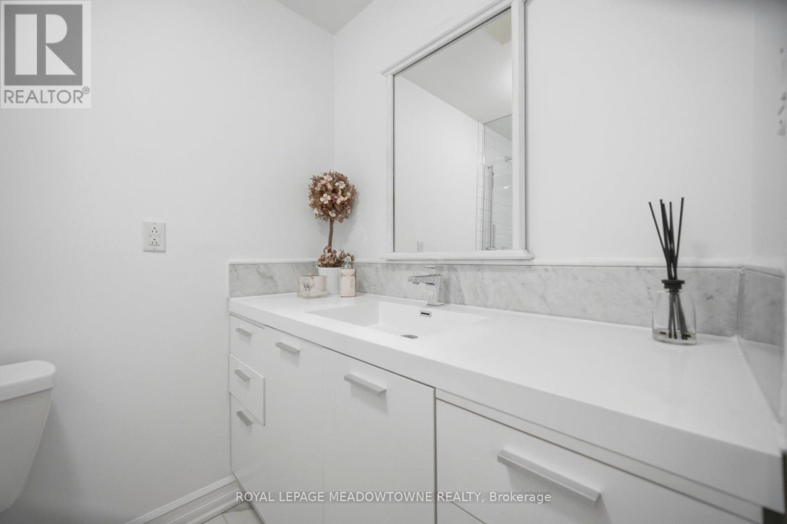












2 THE KEANEGATE STREET

,
Toronto,




Ontario
M9B2B4

