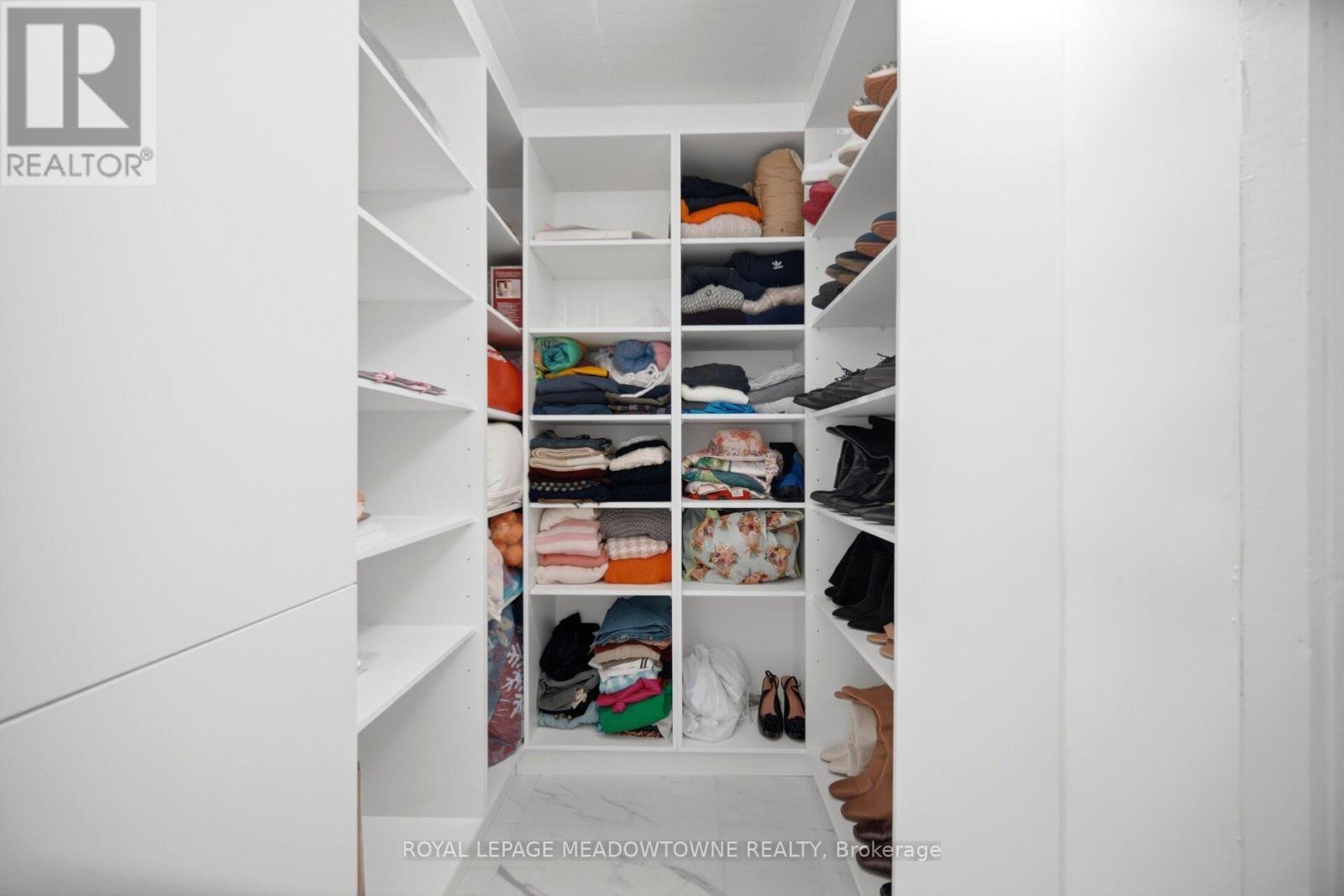 












2 THE KEANEGATE STREET

,
Toronto,




Ontario
M9B2B4

