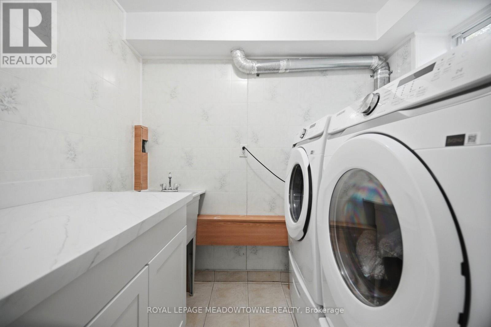 












2 THE KEANEGATE STREET

,
Toronto,




Ontario
M9B2B4

