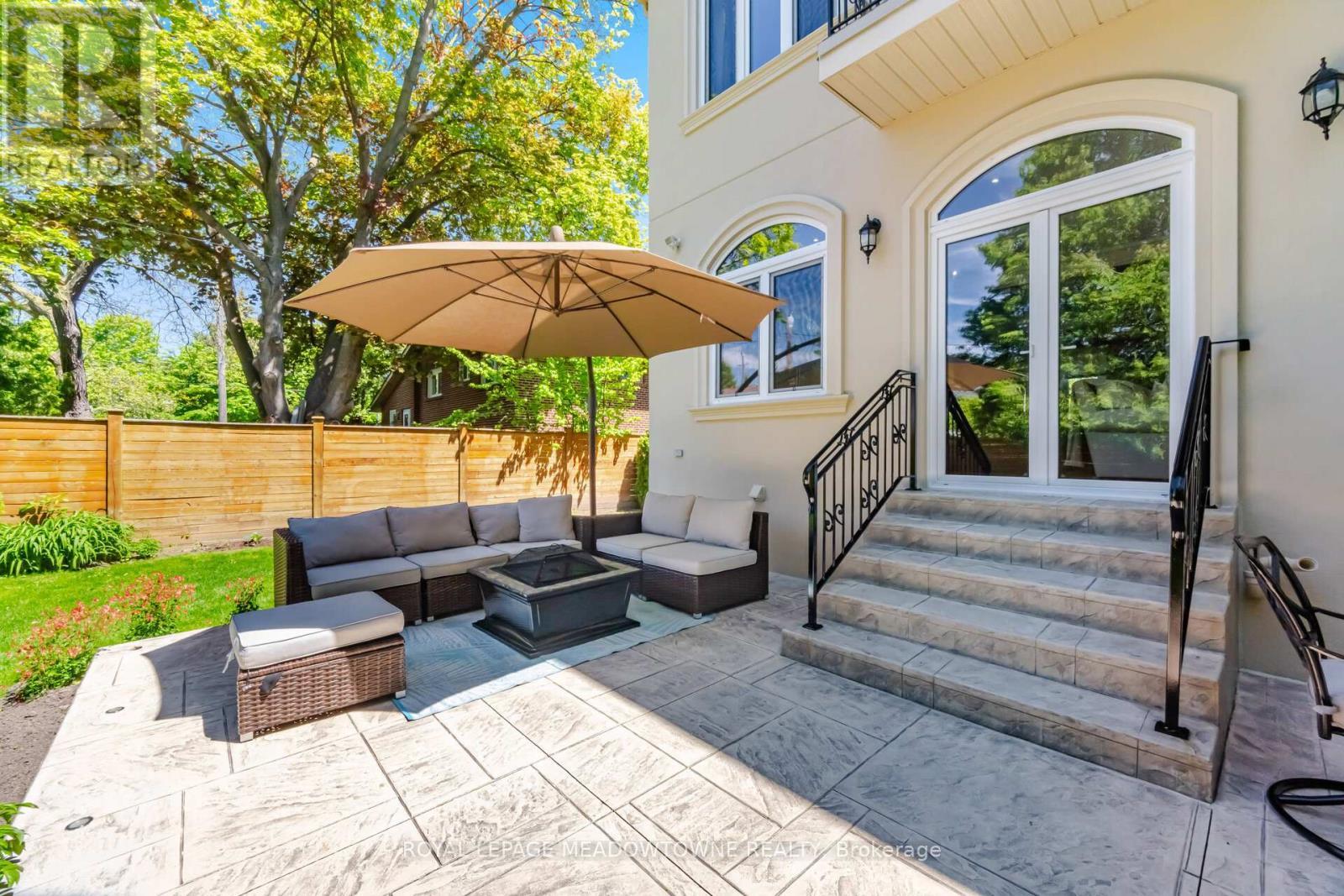 












2 THE KEANEGATE STREET

,
Toronto,




Ontario
M9B2B4

